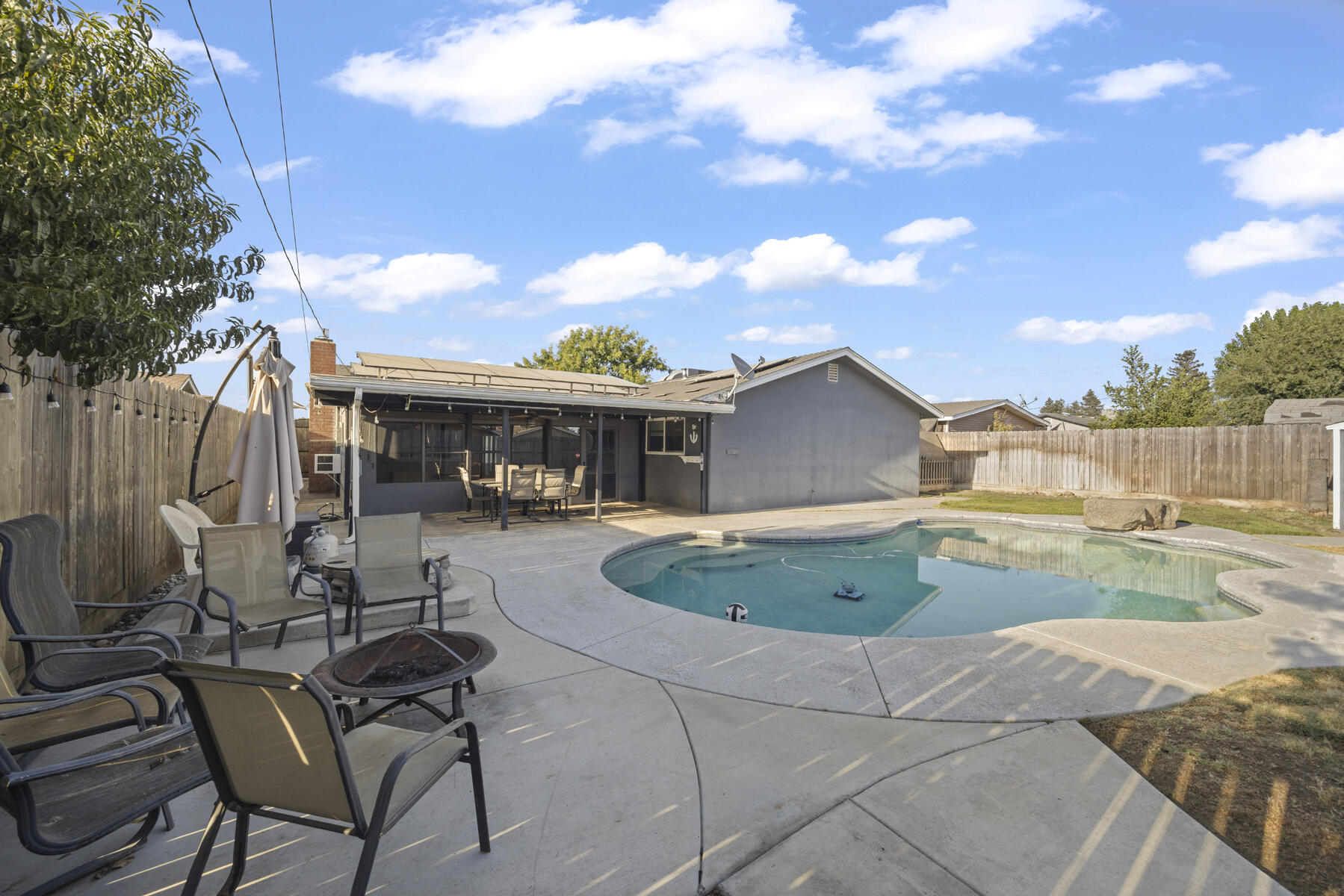 1749 E Kohn Ave, Tulare, CA 93274