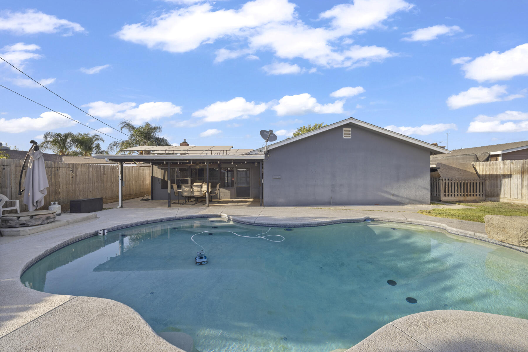 1749 E Kohn Ave, Tulare, CA 93274
