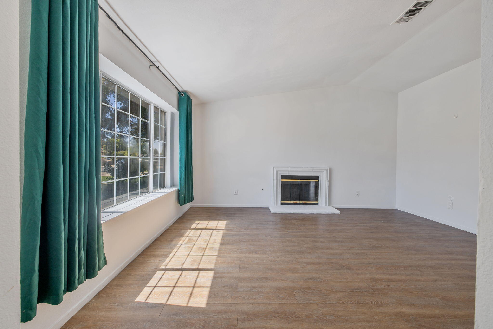 2242 W Delta Ave, Visalia, CA 93291
