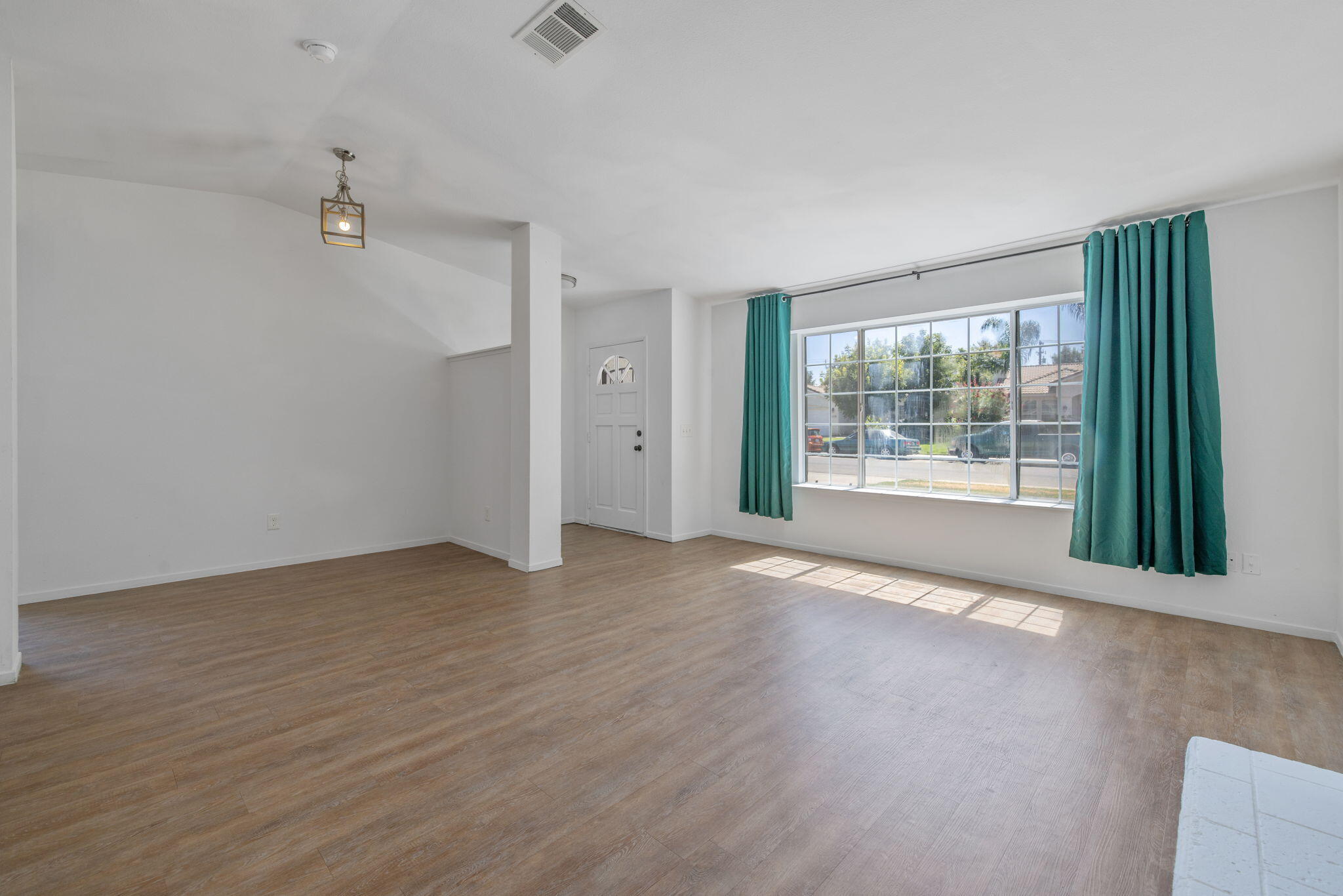 2242 W Delta Ave, Visalia, CA 93291