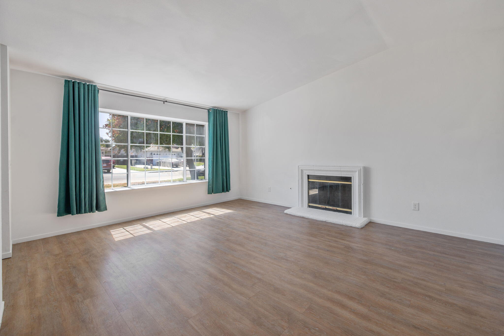 2242 W Delta Ave, Visalia, CA 93291