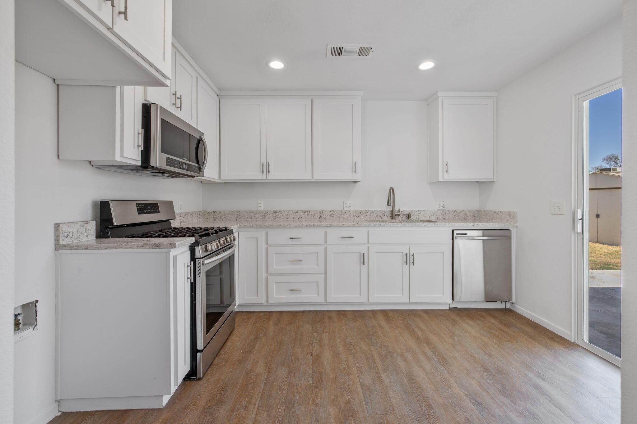 2242 W Delta Ave, Visalia, CA 93291
