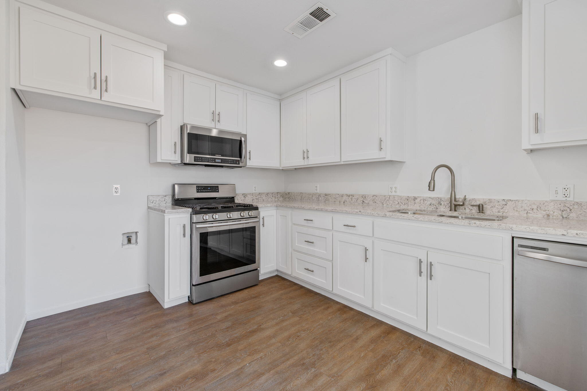 2242 W Delta Ave, Visalia, CA 93291