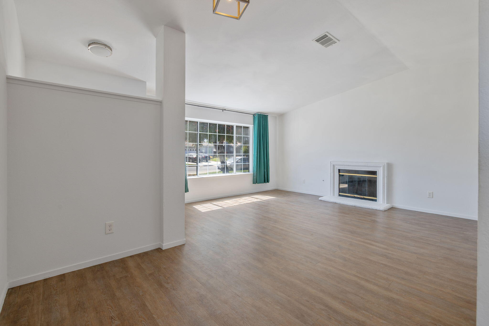 2242 W Delta Ave, Visalia, CA 93291