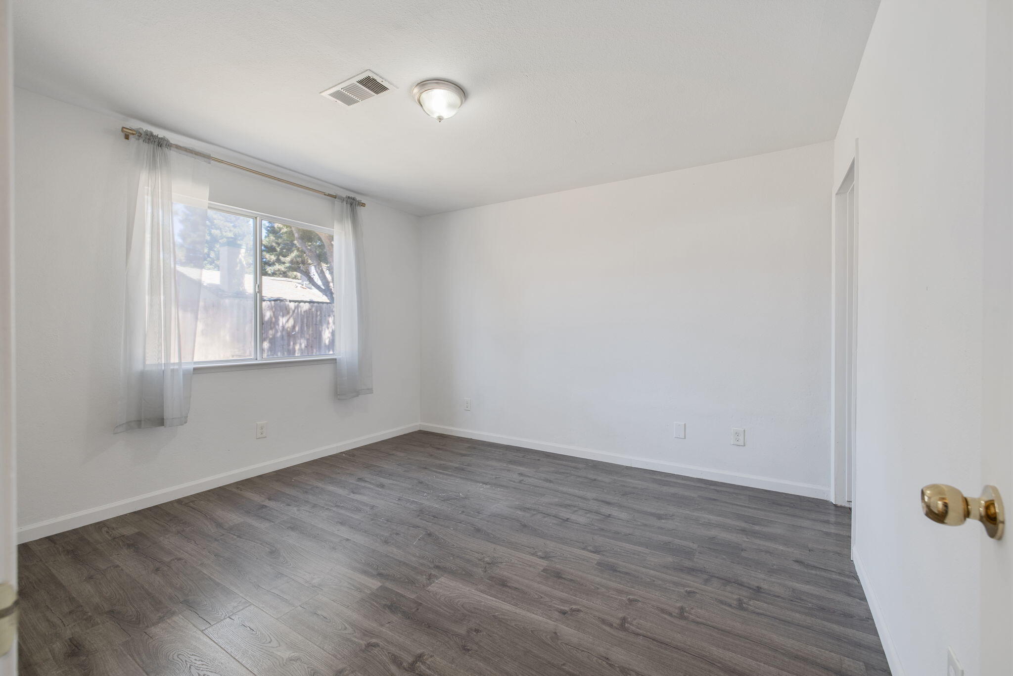 2242 W Delta Ave, Visalia, CA 93291