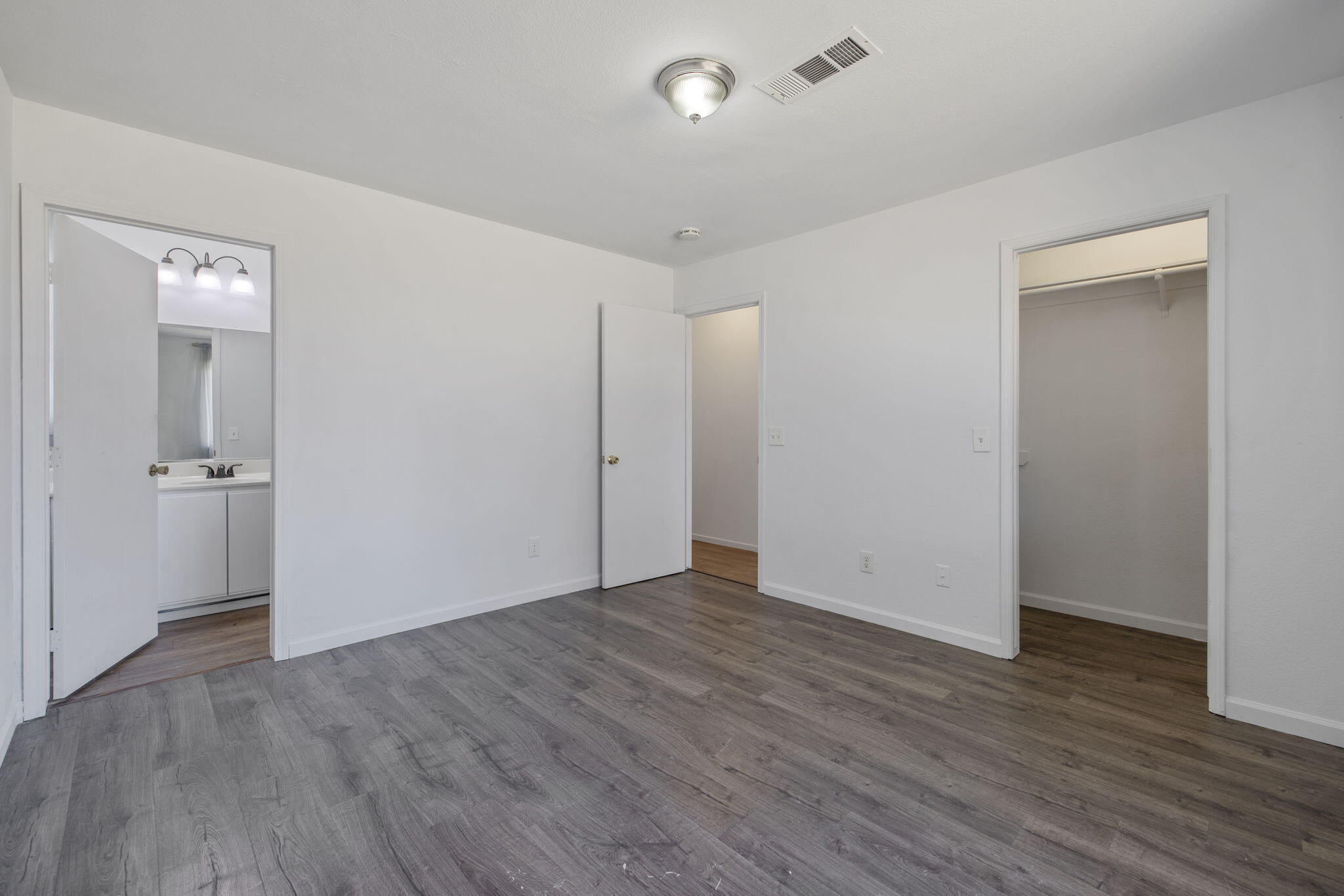 2242 W Delta Ave, Visalia, CA 93291