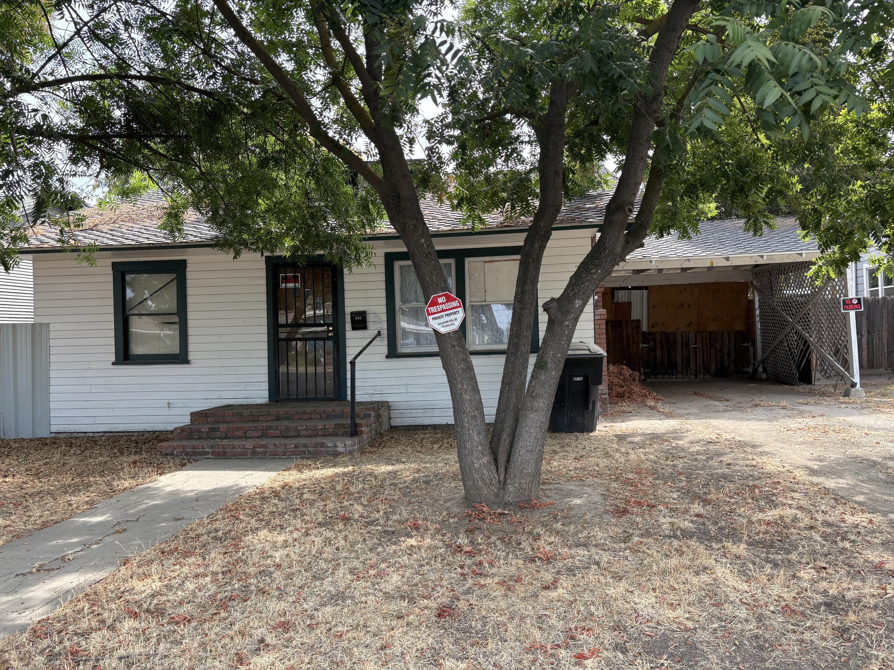 908 S Court St, Visalia, CA 93277