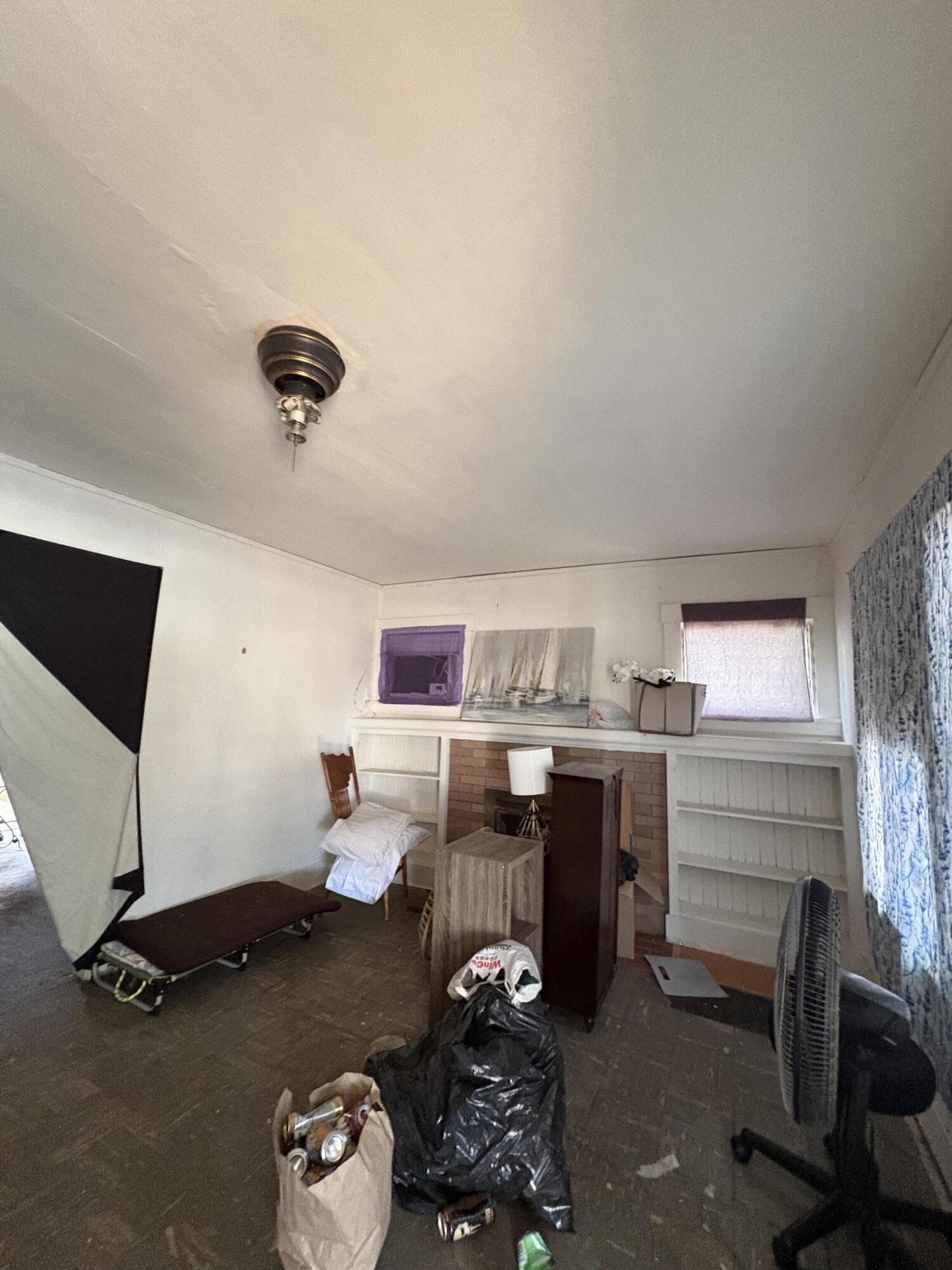 908 S Court St, Visalia, CA 93277
