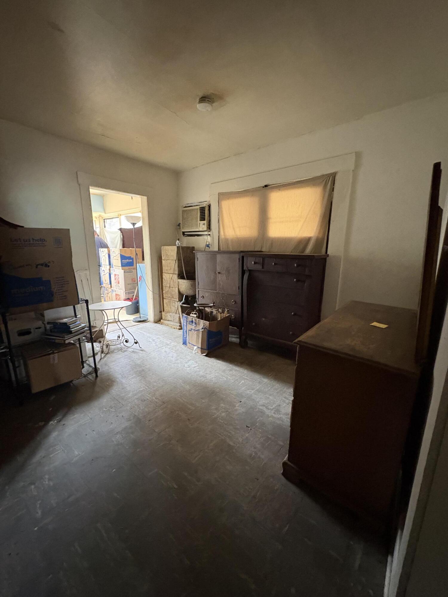 908 S Court St, Visalia, CA 93277