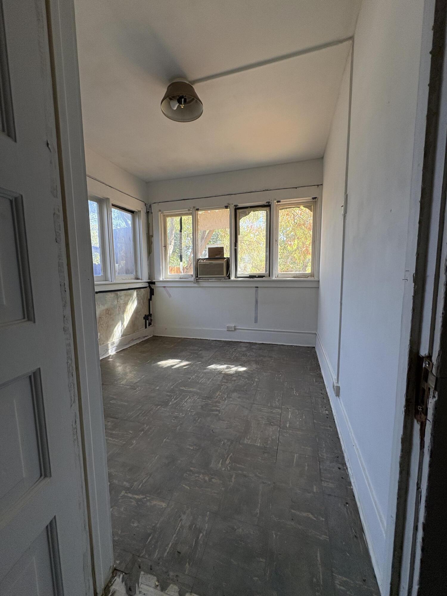 908 S Court St, Visalia, CA 93277