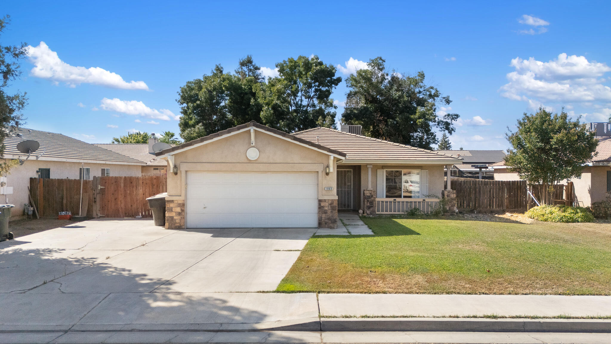1865 La Vida Ave, Porterville, CA 93257