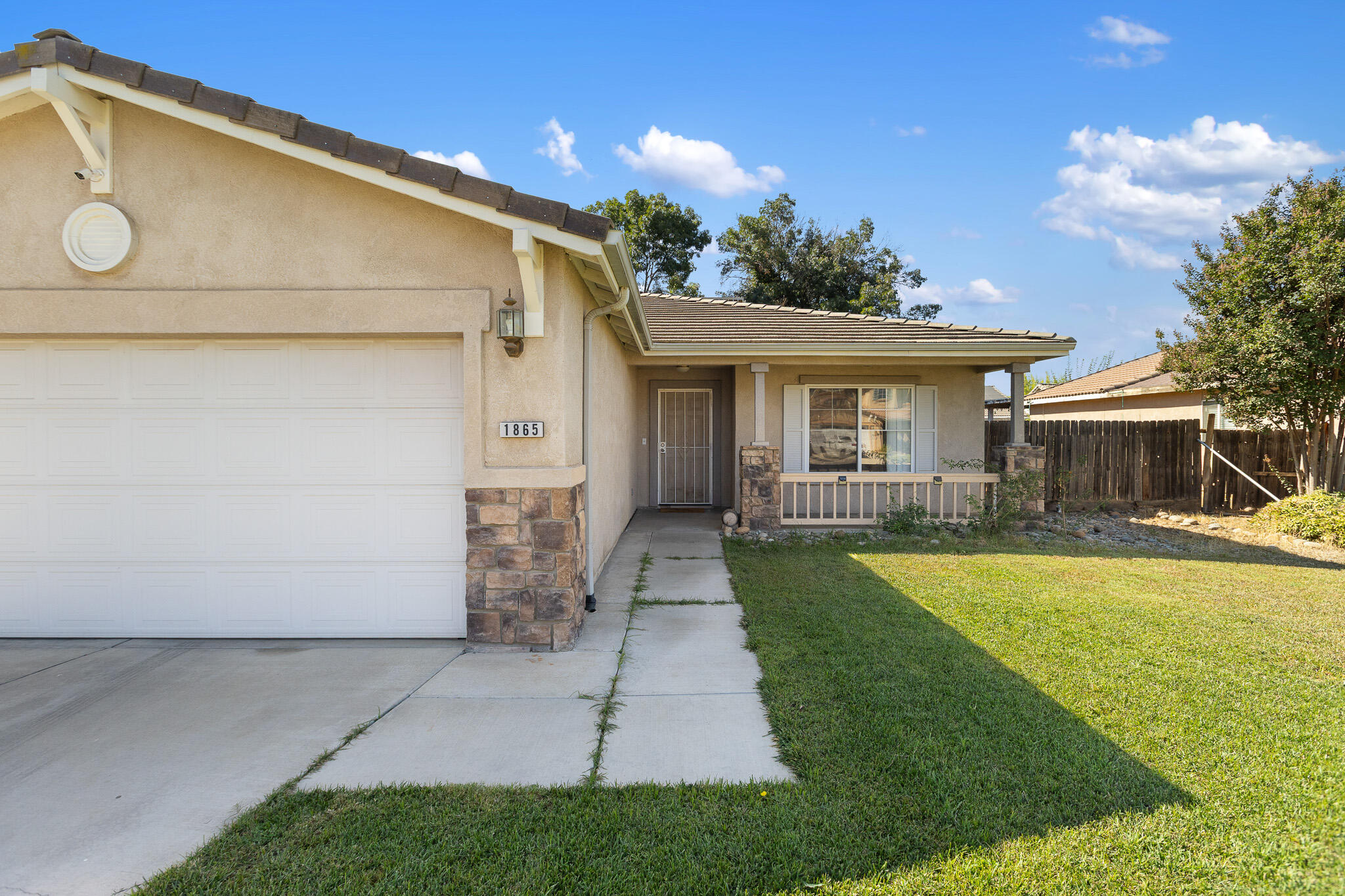 1865 La Vida Ave, Porterville, CA 93257