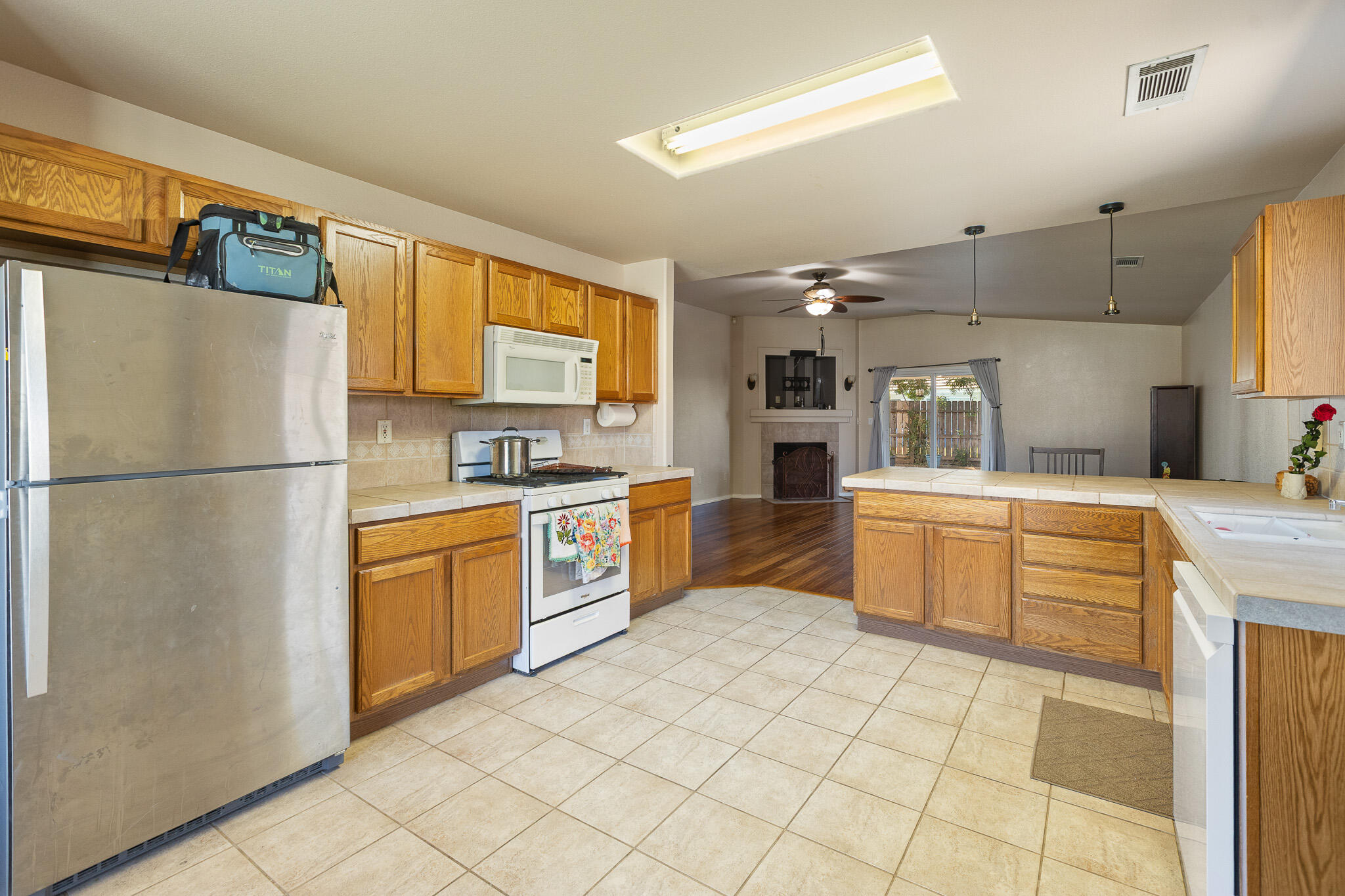 1865 La Vida Ave, Porterville, CA 93257