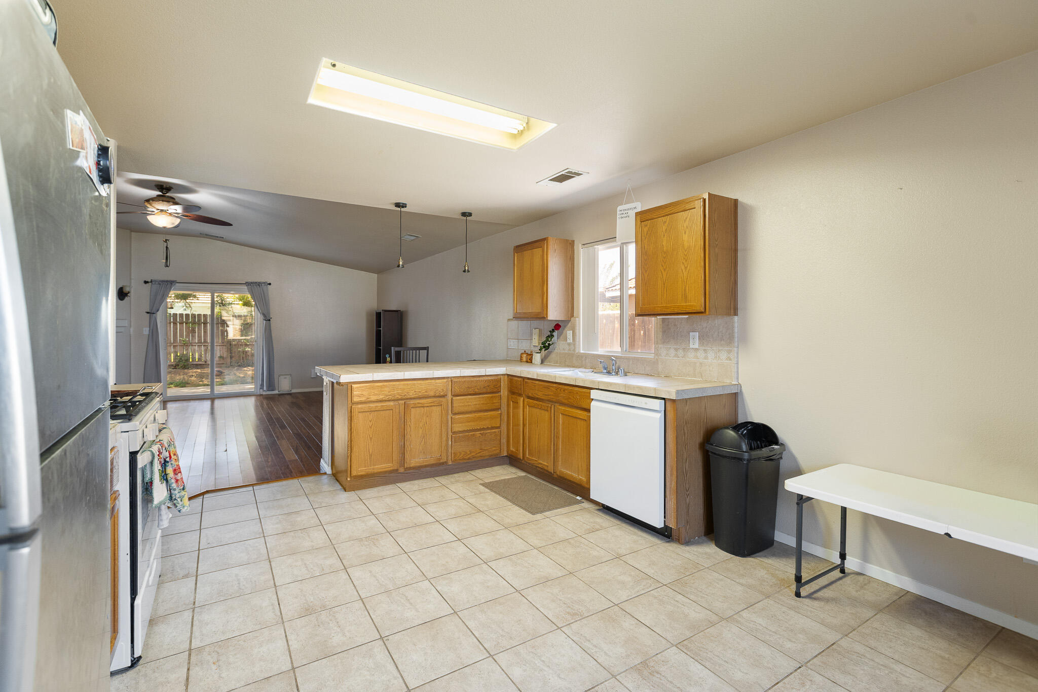1865 La Vida Ave, Porterville, CA 93257