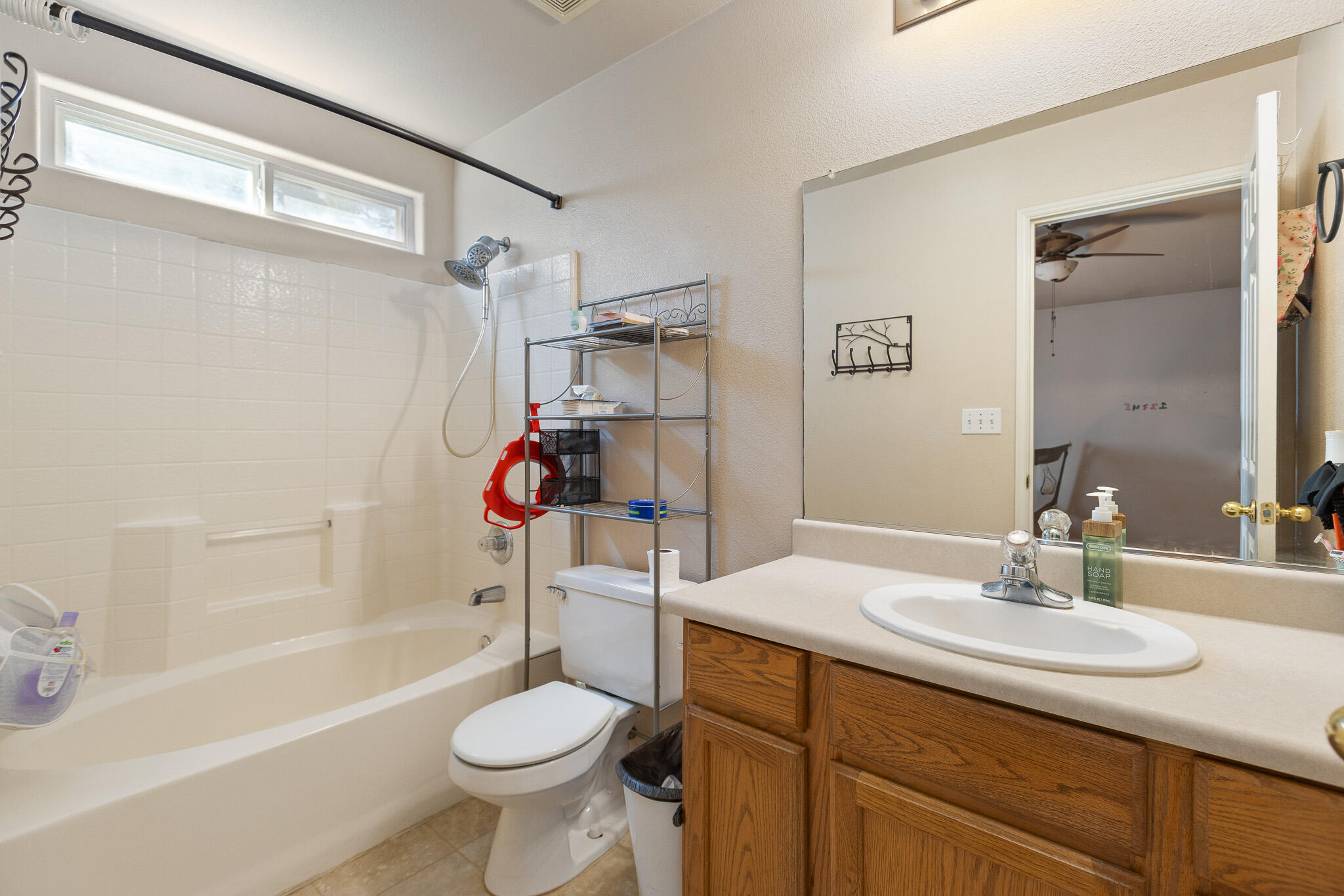 1865 La Vida Ave, Porterville, CA 93257