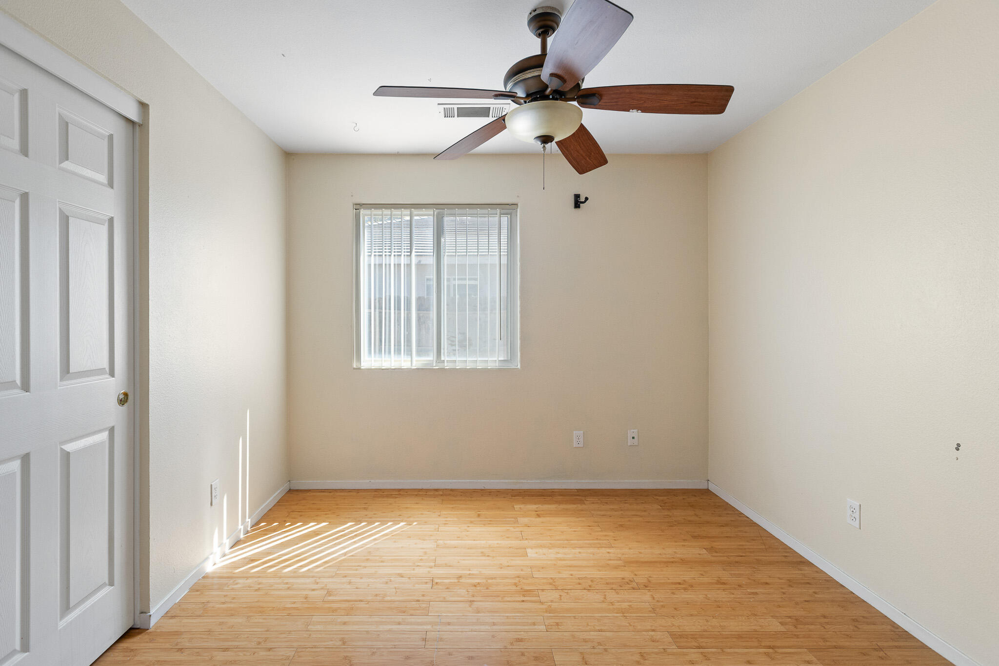 1865 La Vida Ave, Porterville, CA 93257