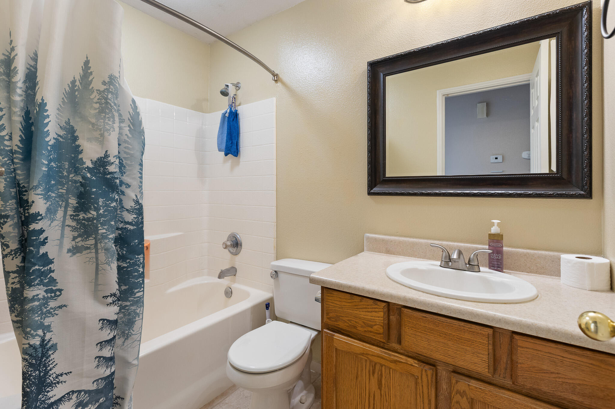 1865 La Vida Ave, Porterville, CA 93257