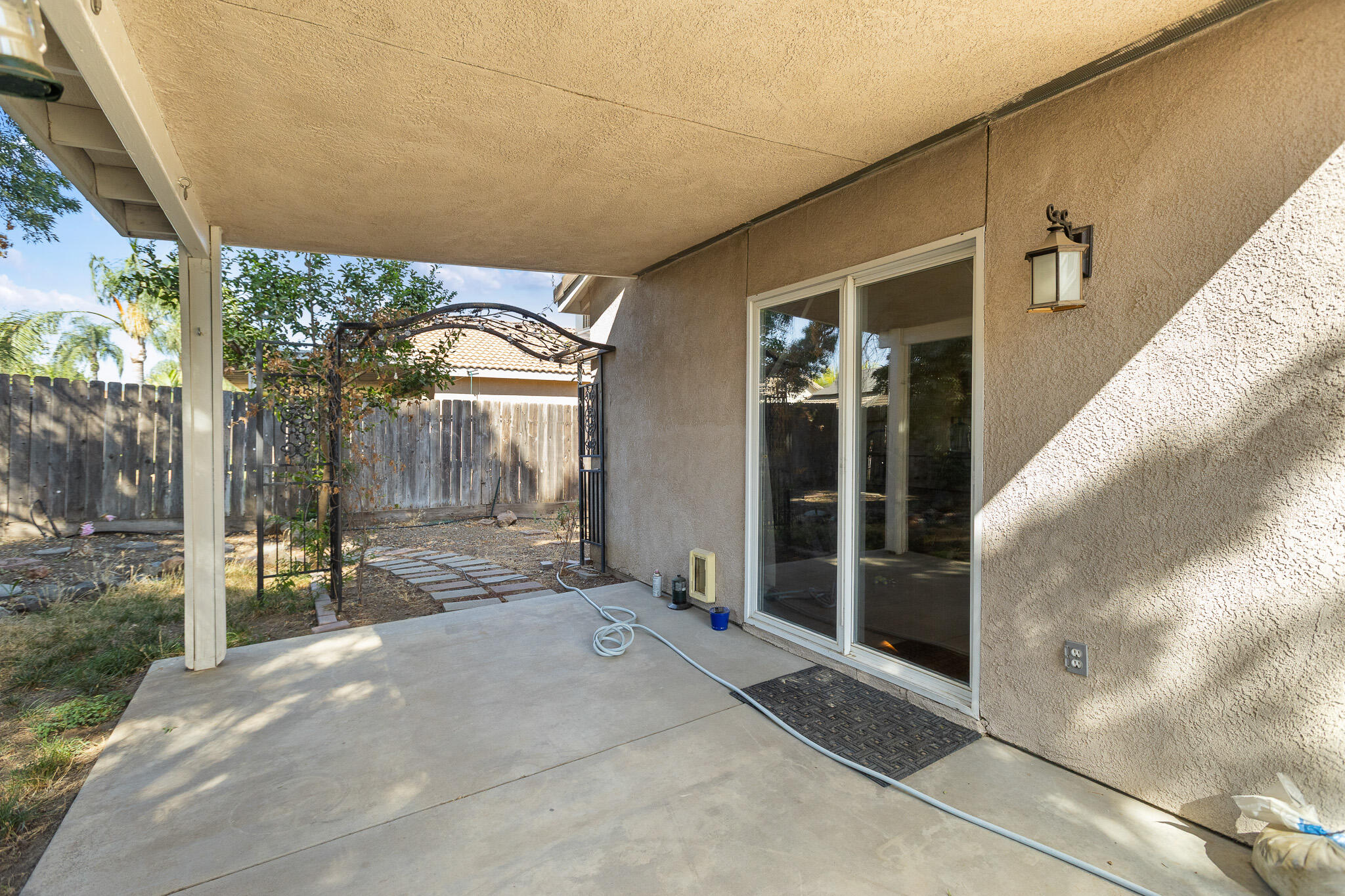 1865 La Vida Ave, Porterville, CA 93257