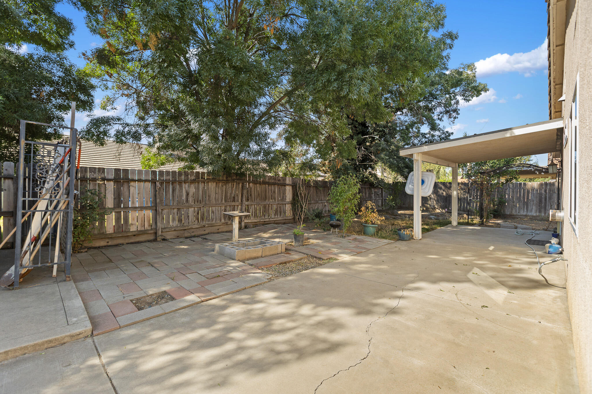 1865 La Vida Ave, Porterville, CA 93257