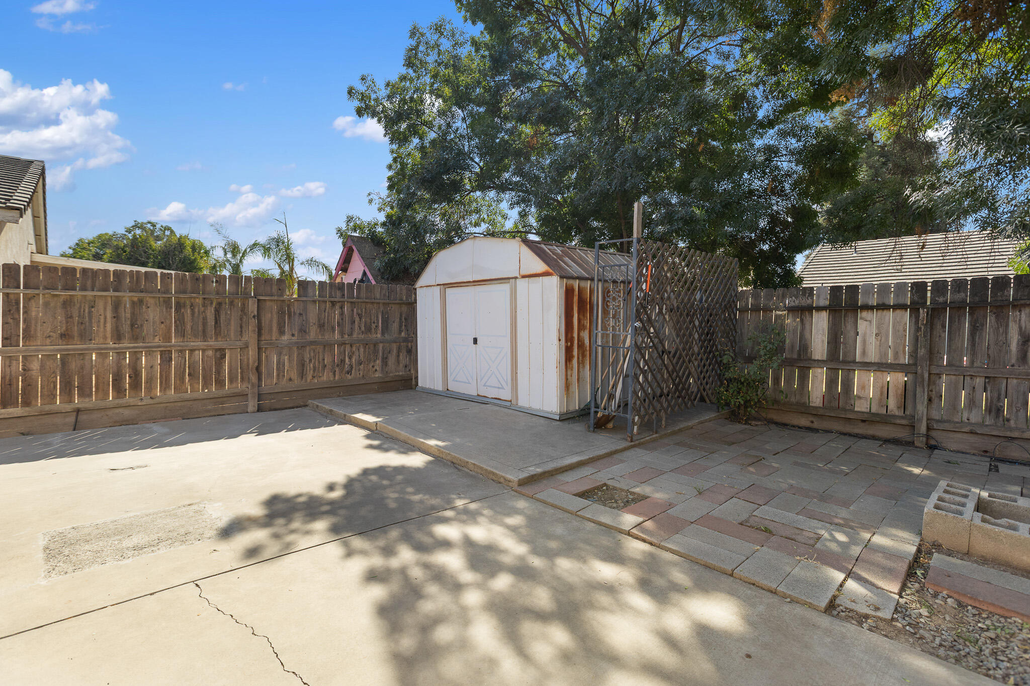 1865 La Vida Ave, Porterville, CA 93257