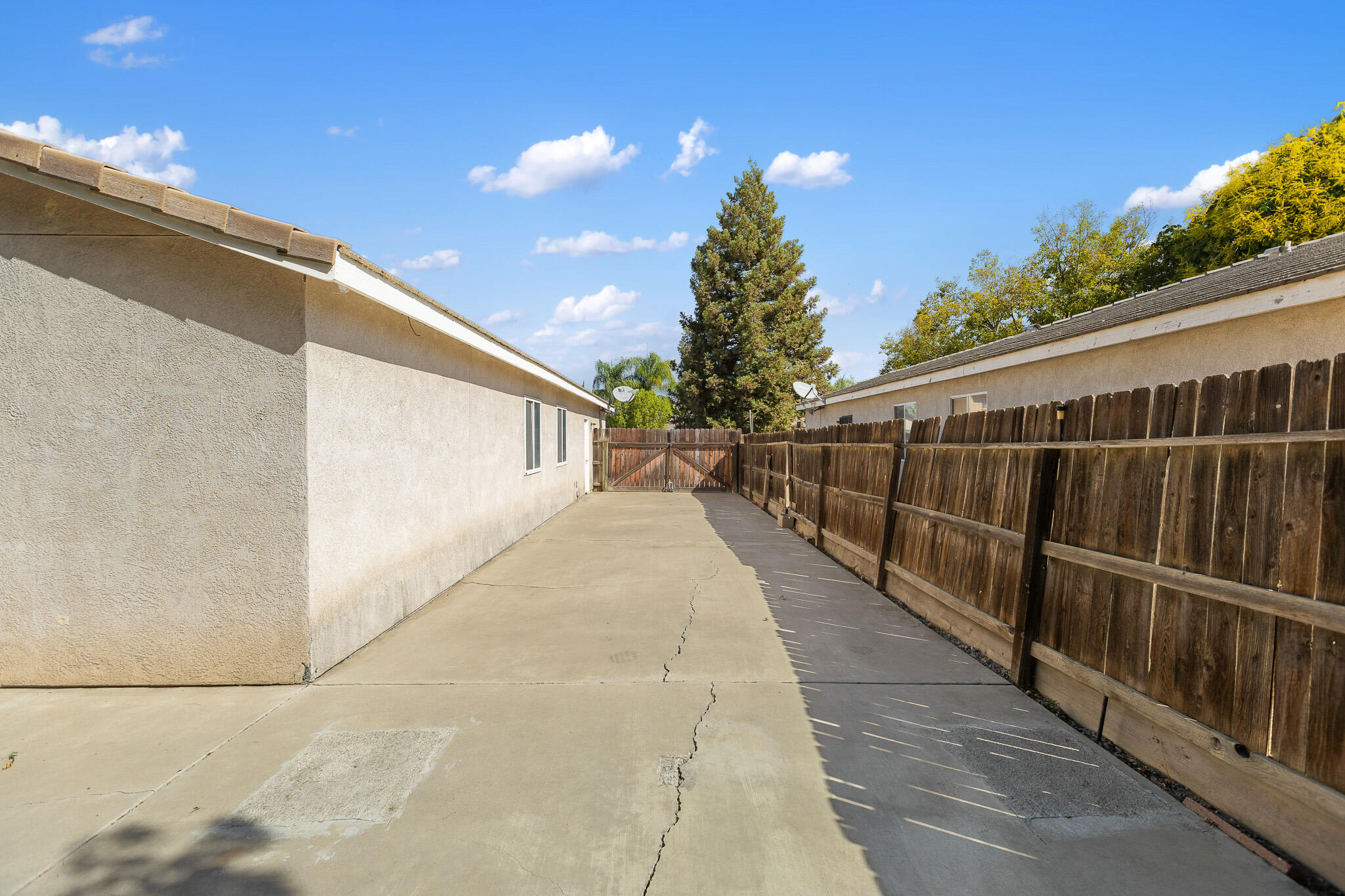 1865 La Vida Ave, Porterville, CA 93257