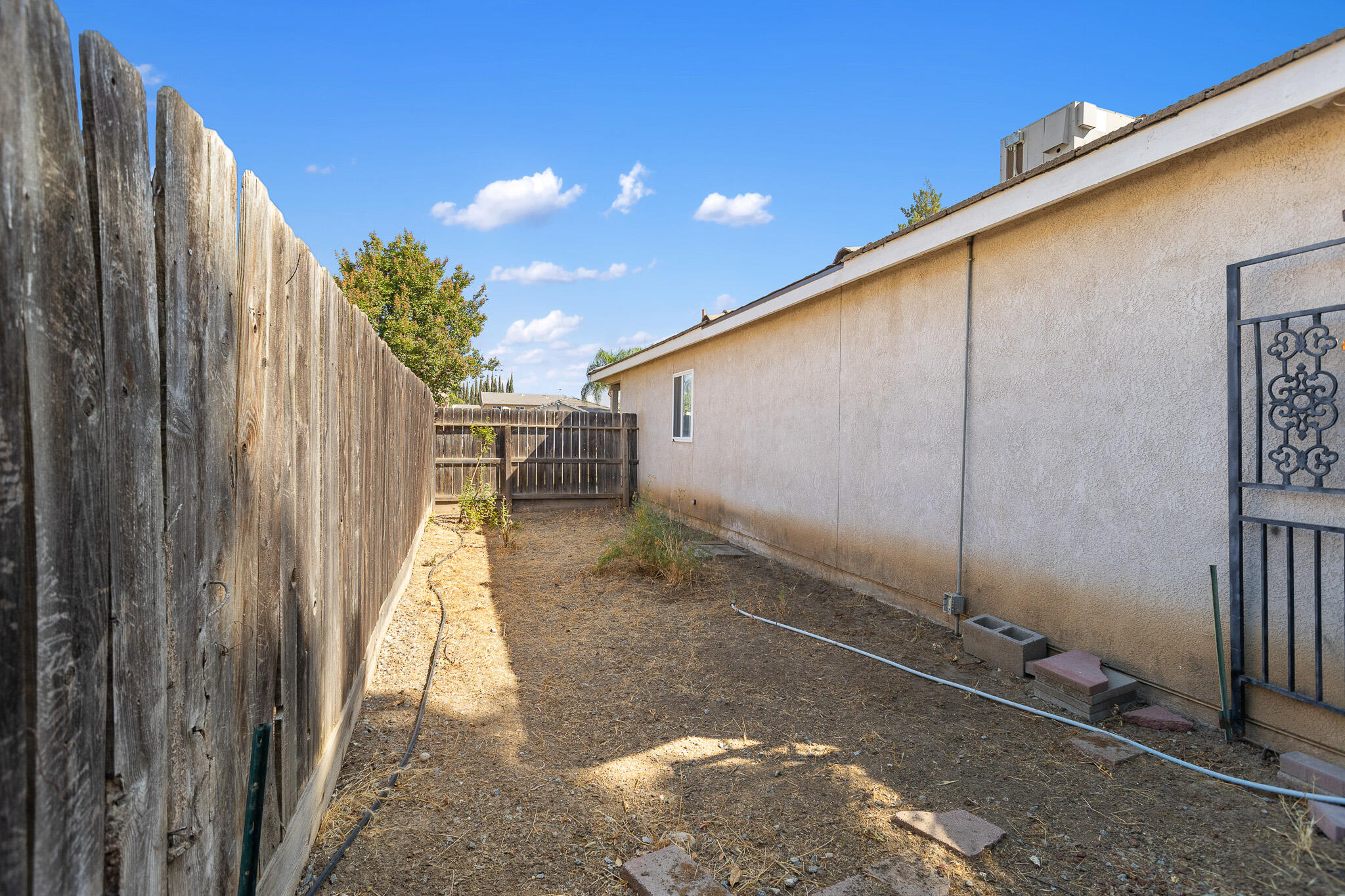 1865 La Vida Ave, Porterville, CA 93257