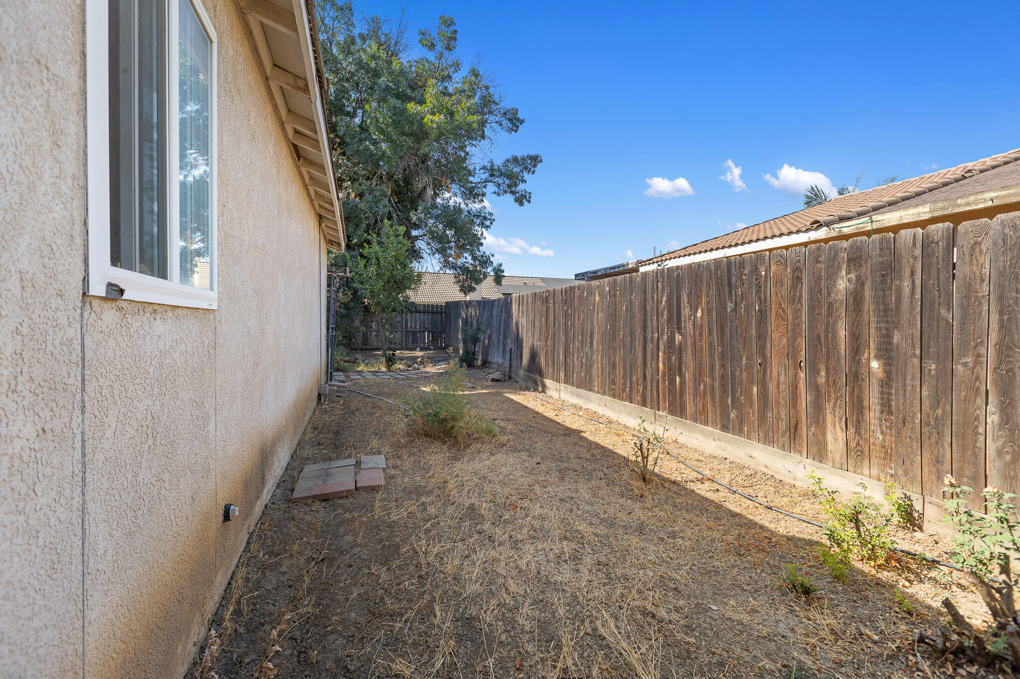 1865 La Vida Ave, Porterville, CA 93257