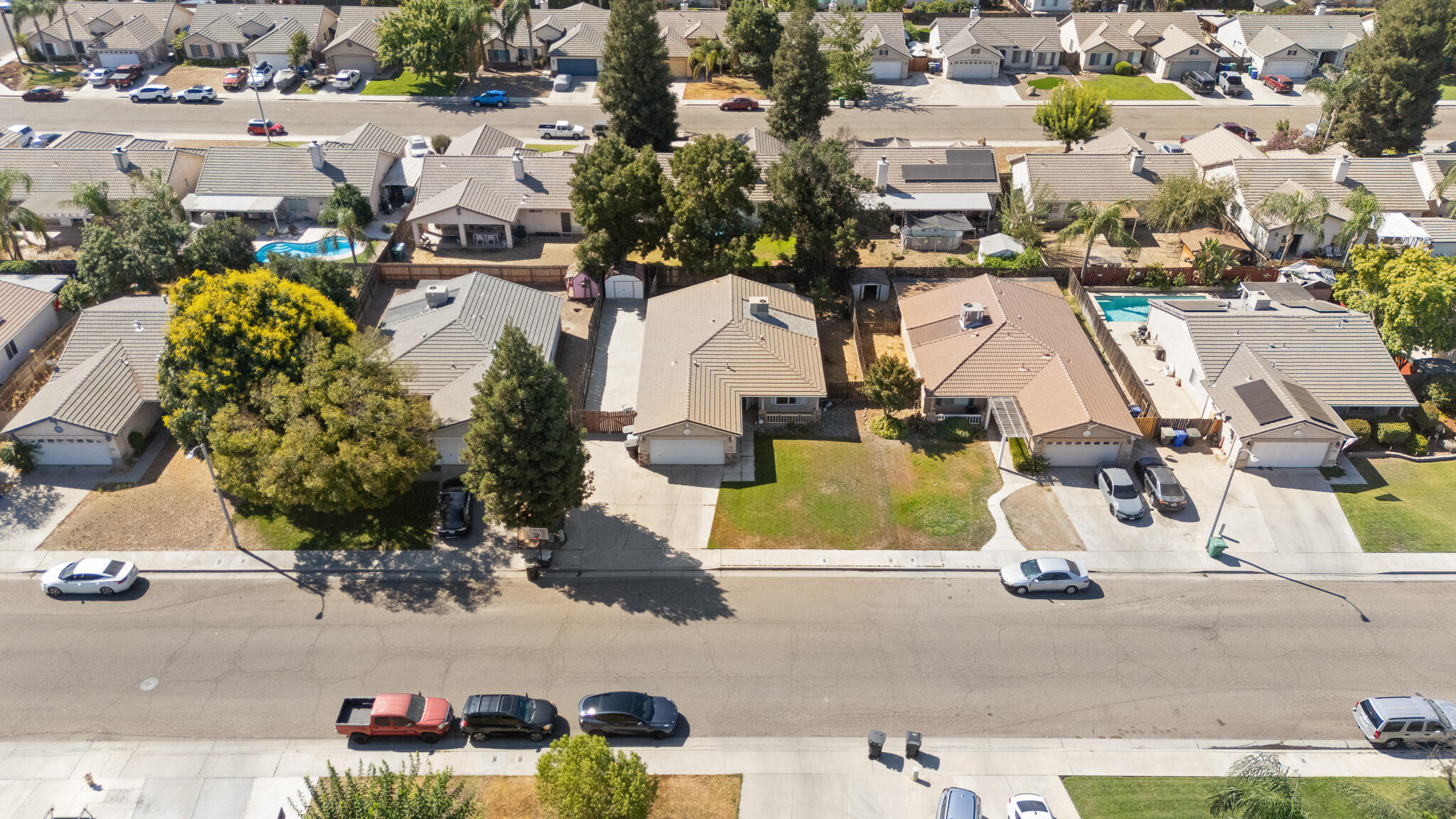 1865 La Vida Ave, Porterville, CA 93257