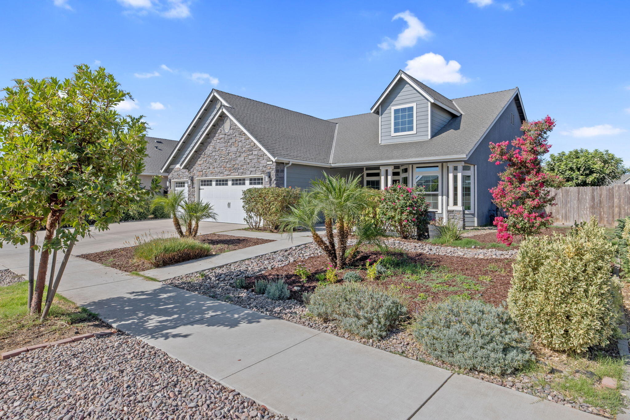 2521 N Fontana St, Visalia, CA 93291