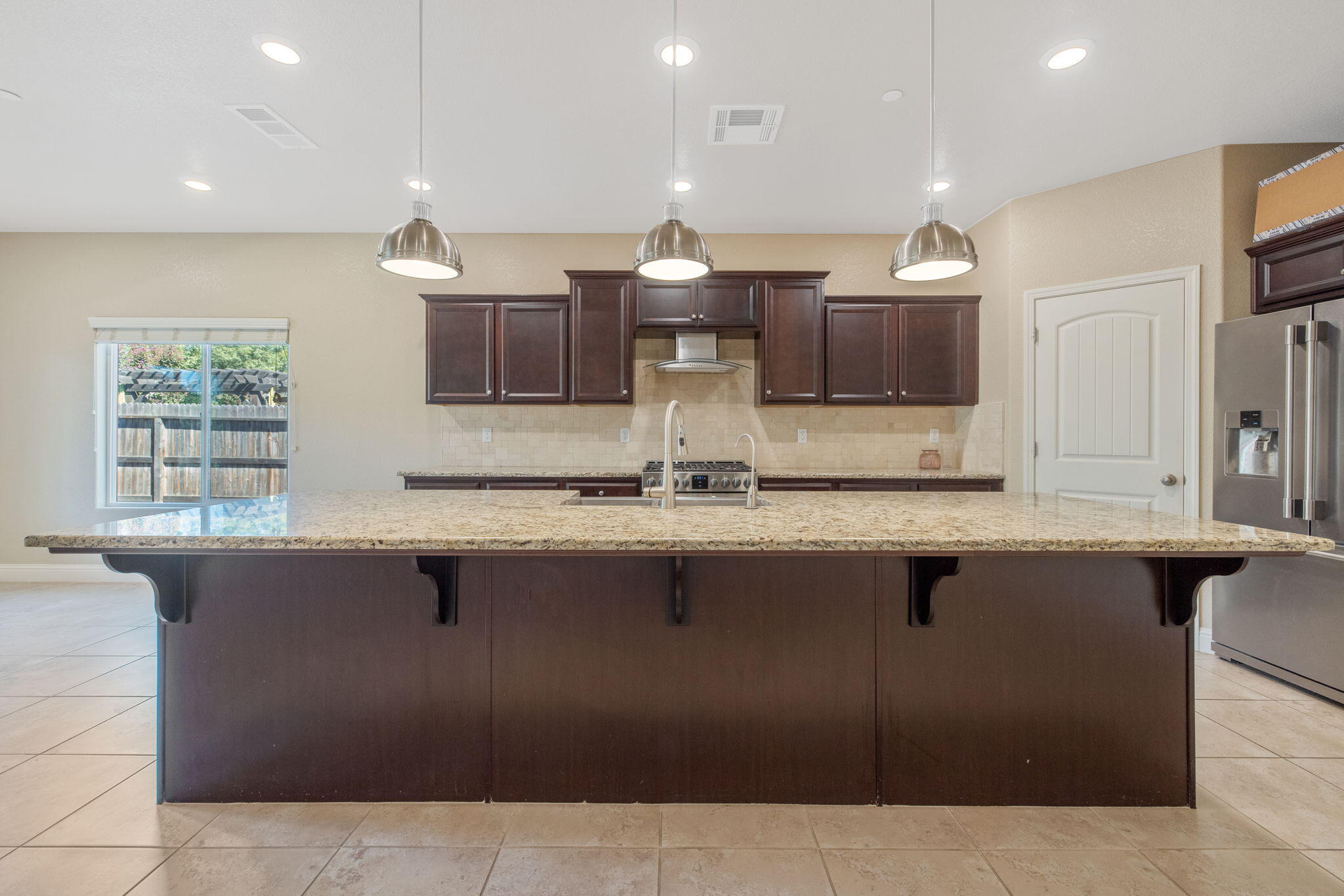 2521 N Fontana St, Visalia, CA 93291