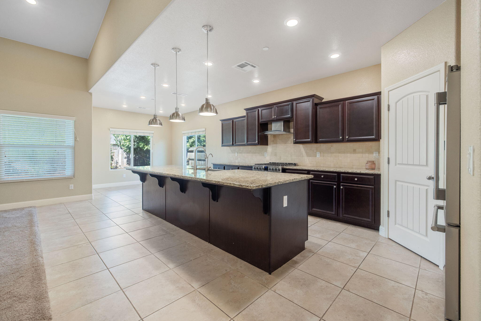 2521 N Fontana St, Visalia, CA 93291