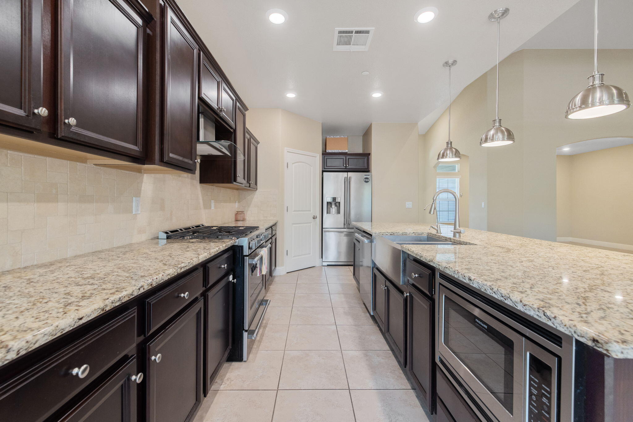 2521 N Fontana St, Visalia, CA 93291