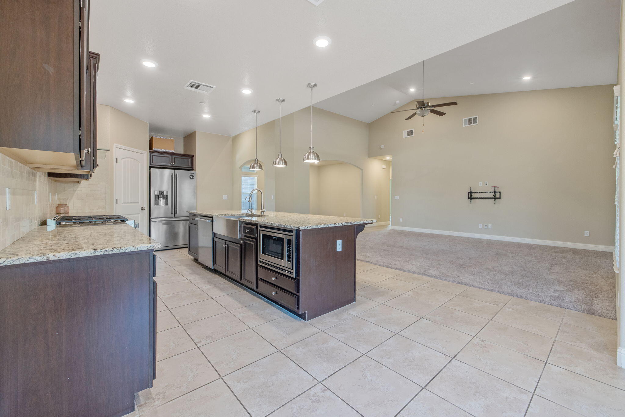 2521 N Fontana St, Visalia, CA 93291