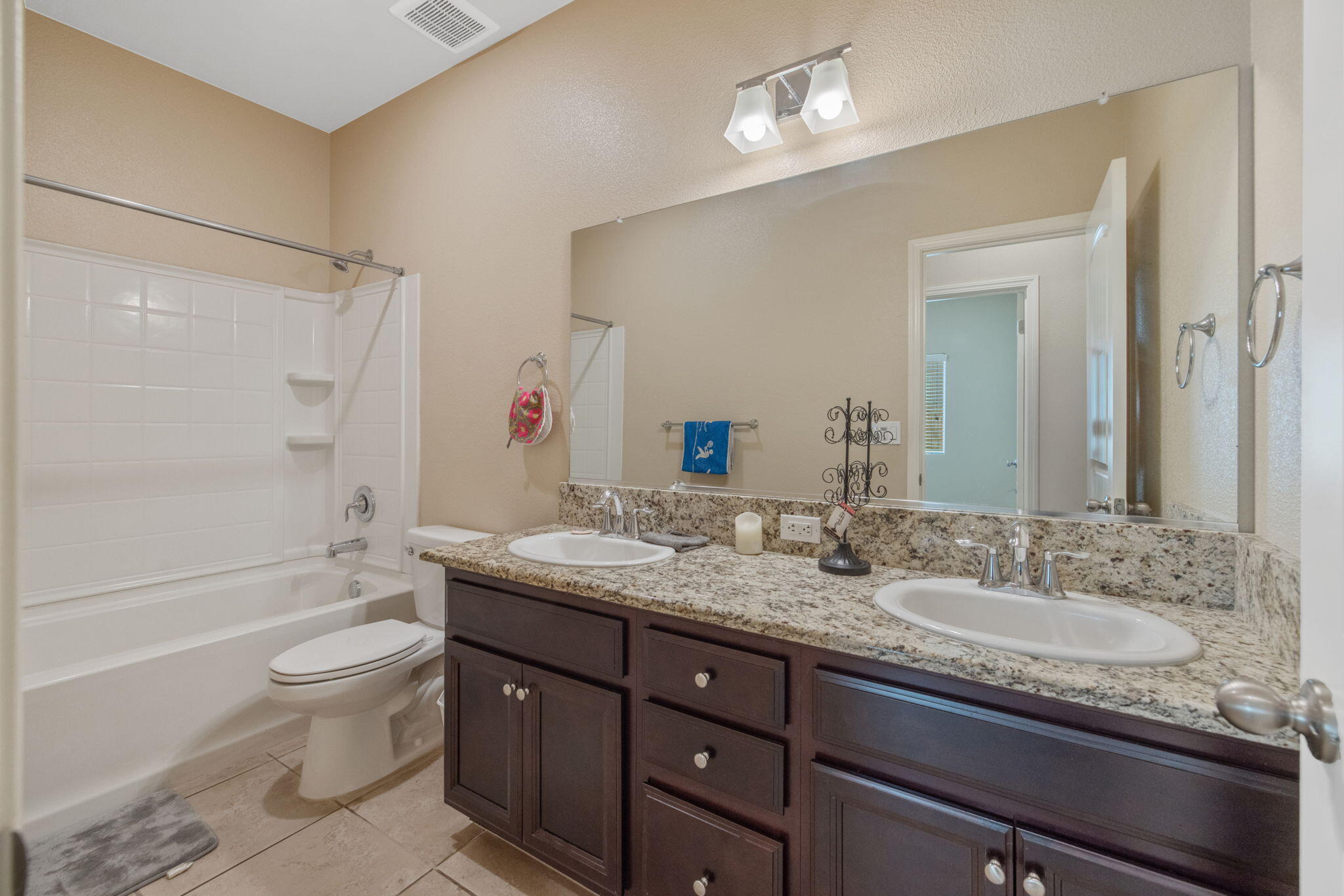 2521 N Fontana St, Visalia, CA 93291