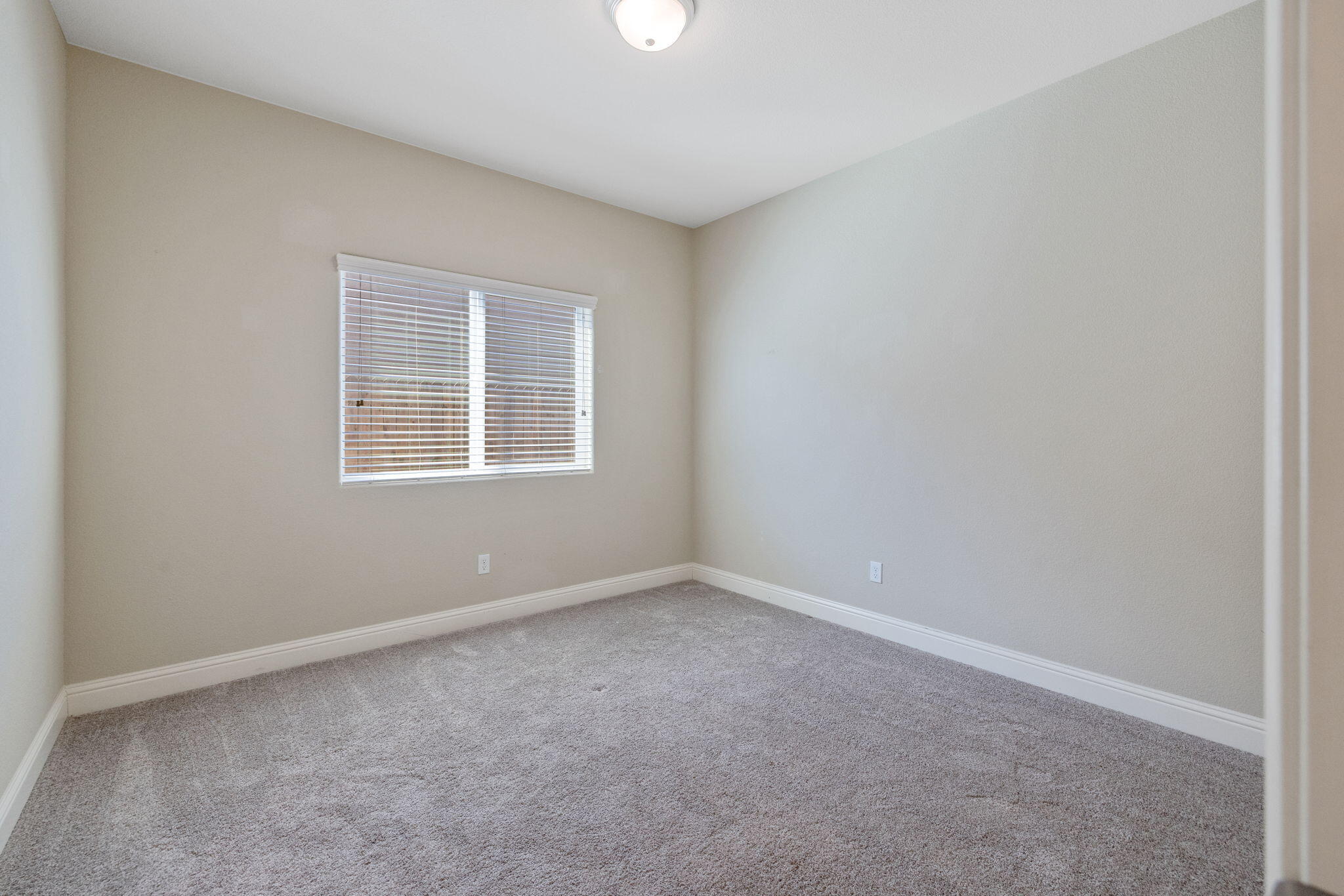 2521 N Fontana St, Visalia, CA 93291