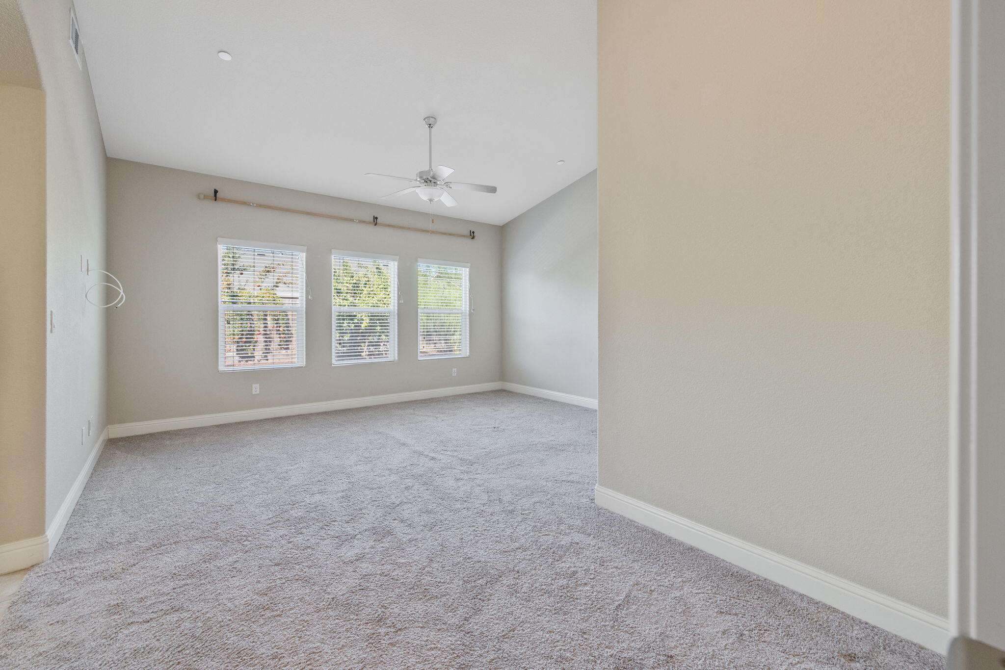 2521 N Fontana St, Visalia, CA 93291
