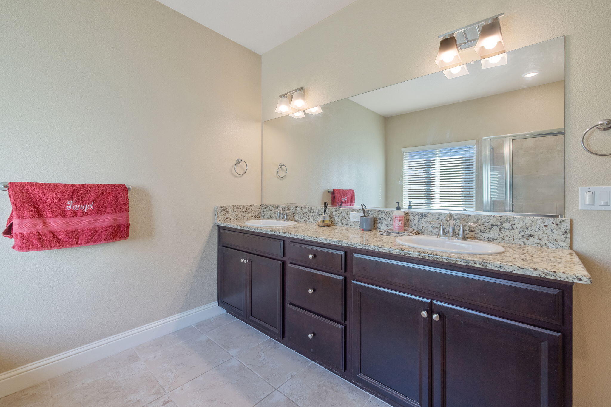 2521 N Fontana St, Visalia, CA 93291