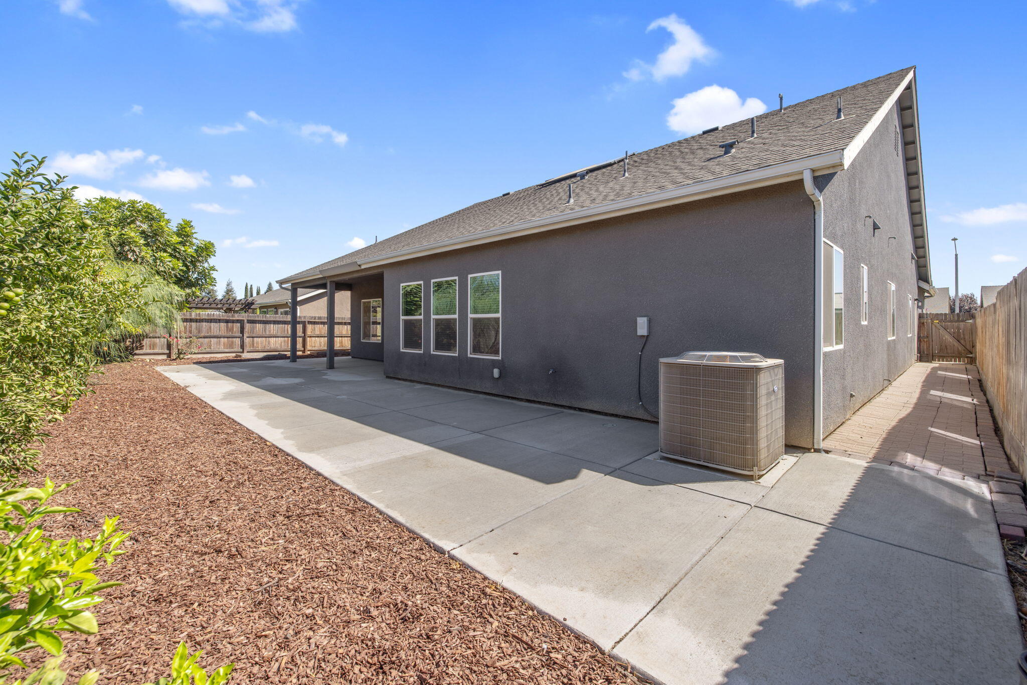 2521 N Fontana St, Visalia, CA 93291