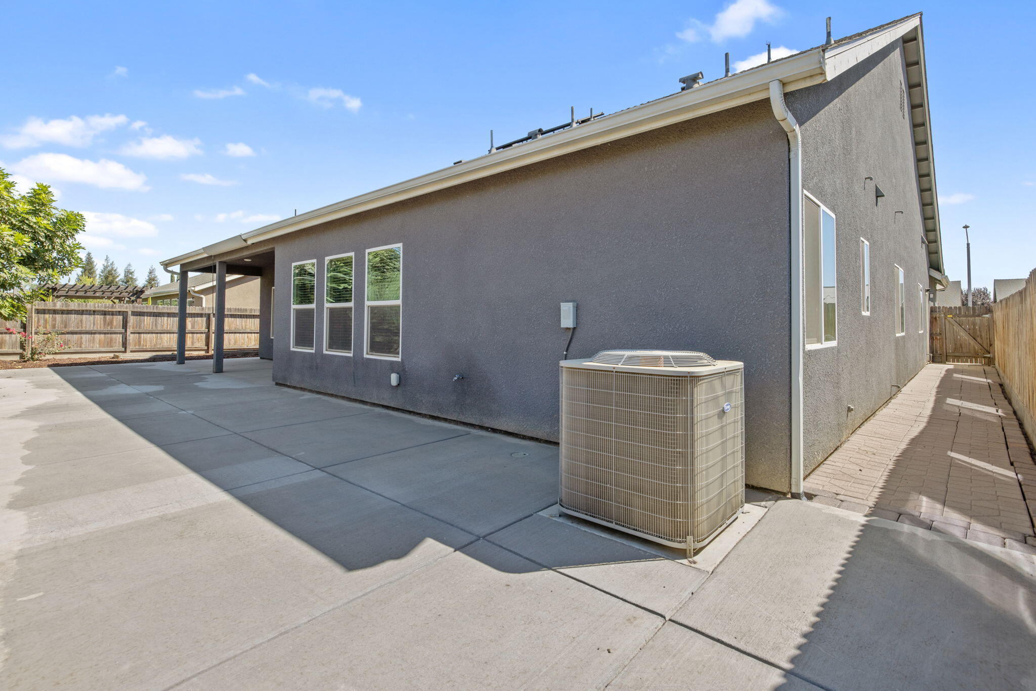 2521 N Fontana St, Visalia, CA 93291