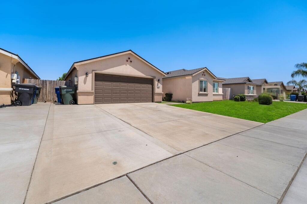 2439 Madeline Dr, Hanford, CA 93230