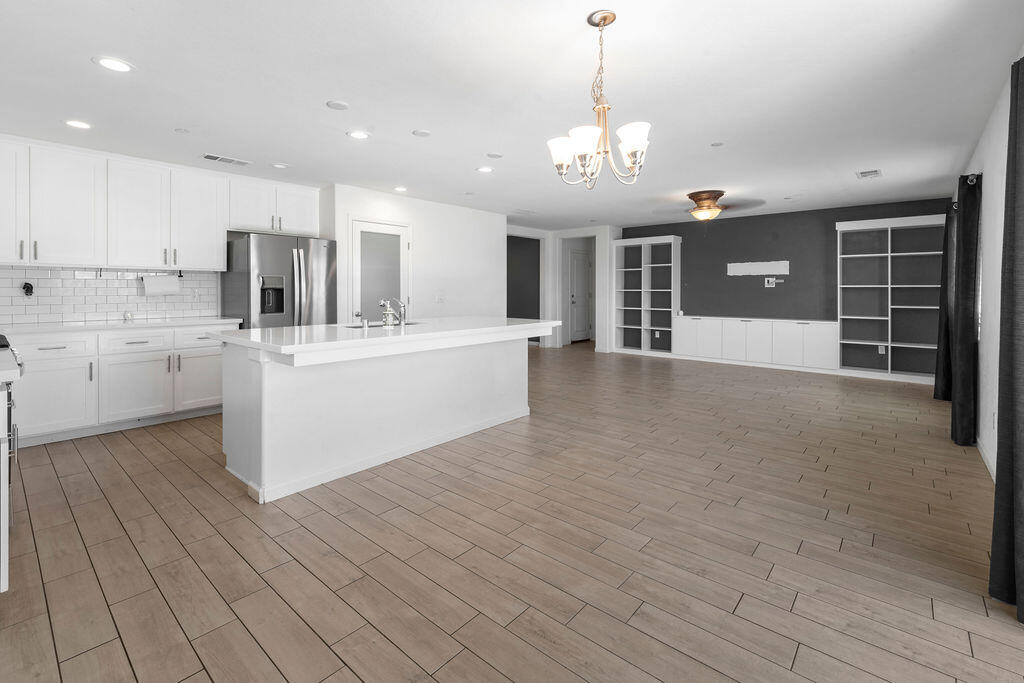 2439 Madeline Dr, Hanford, CA 93230