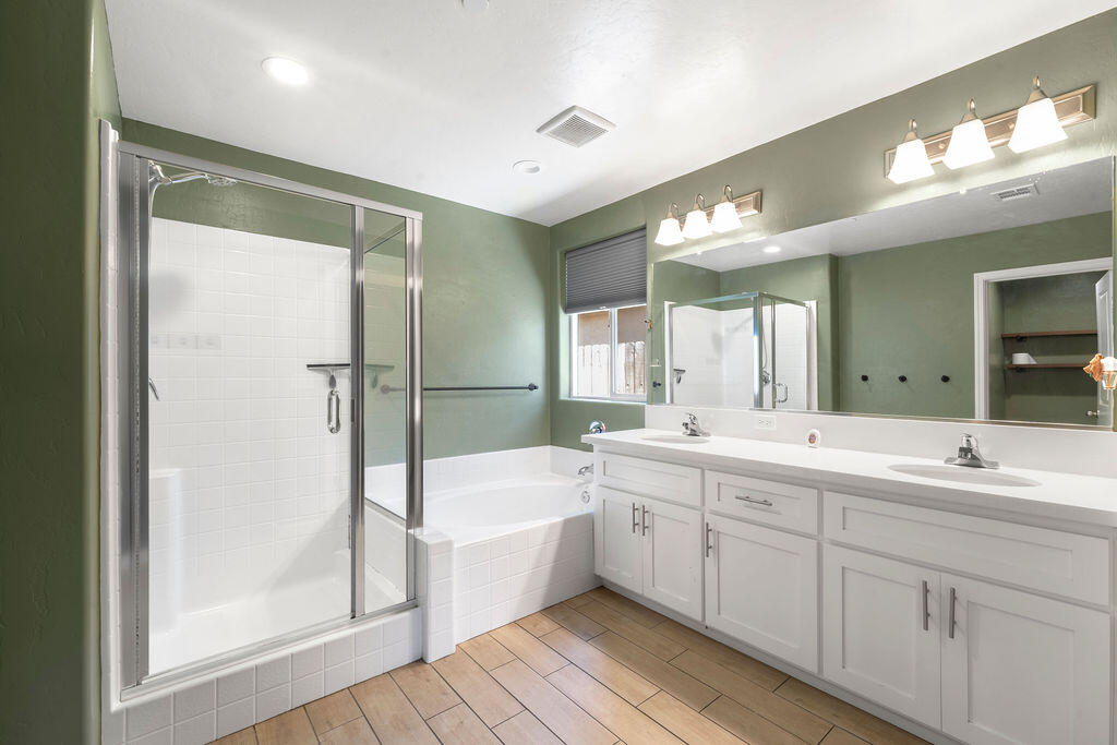 2439 Madeline Dr, Hanford, CA 93230