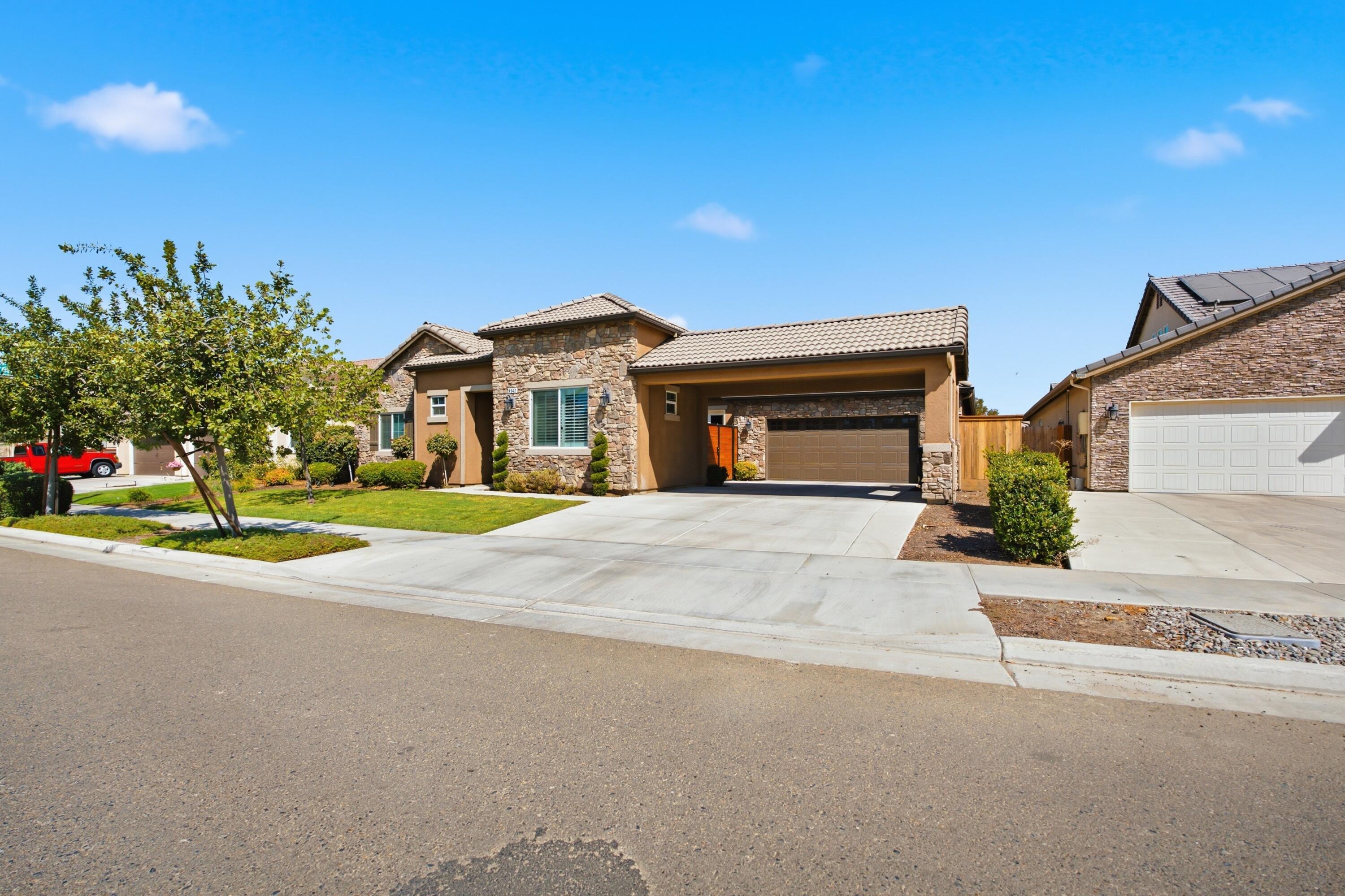 4842 W Payson Ave, Visalia, CA 93291