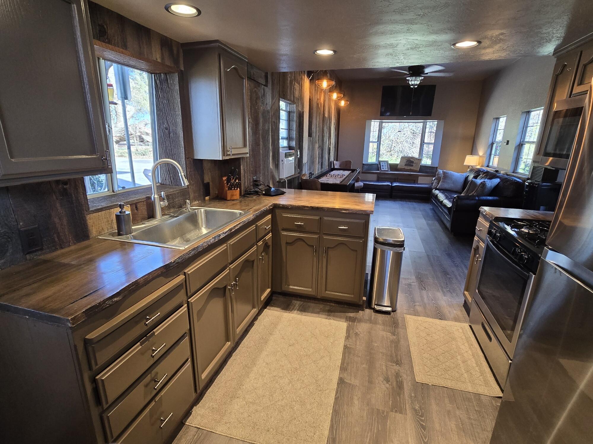 18896 Grangeville Blvd, Lemoore, CA 93245