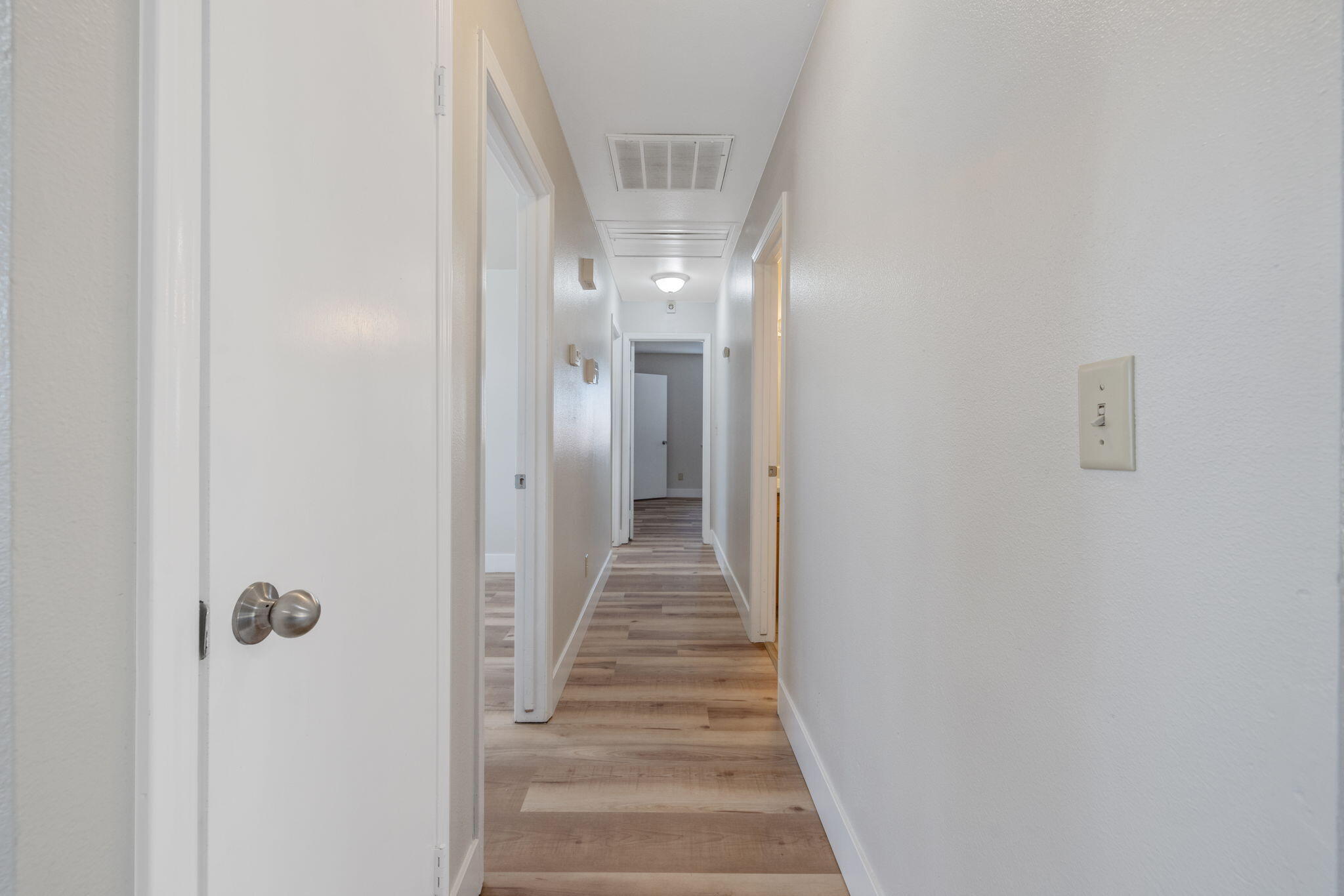 1296 W San Mateo Ave, Tulare, CA 93274