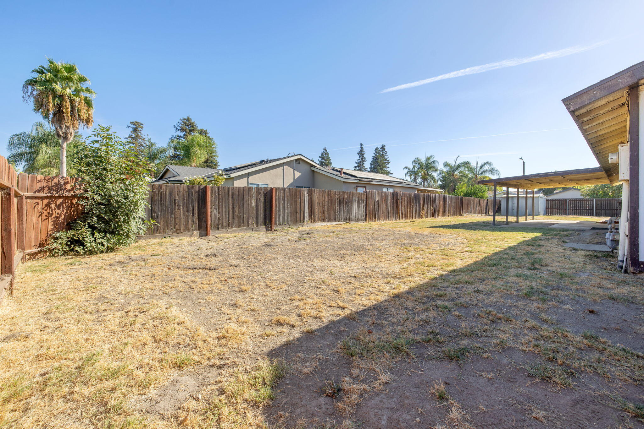 1296 W San Mateo Ave, Tulare, CA 93274