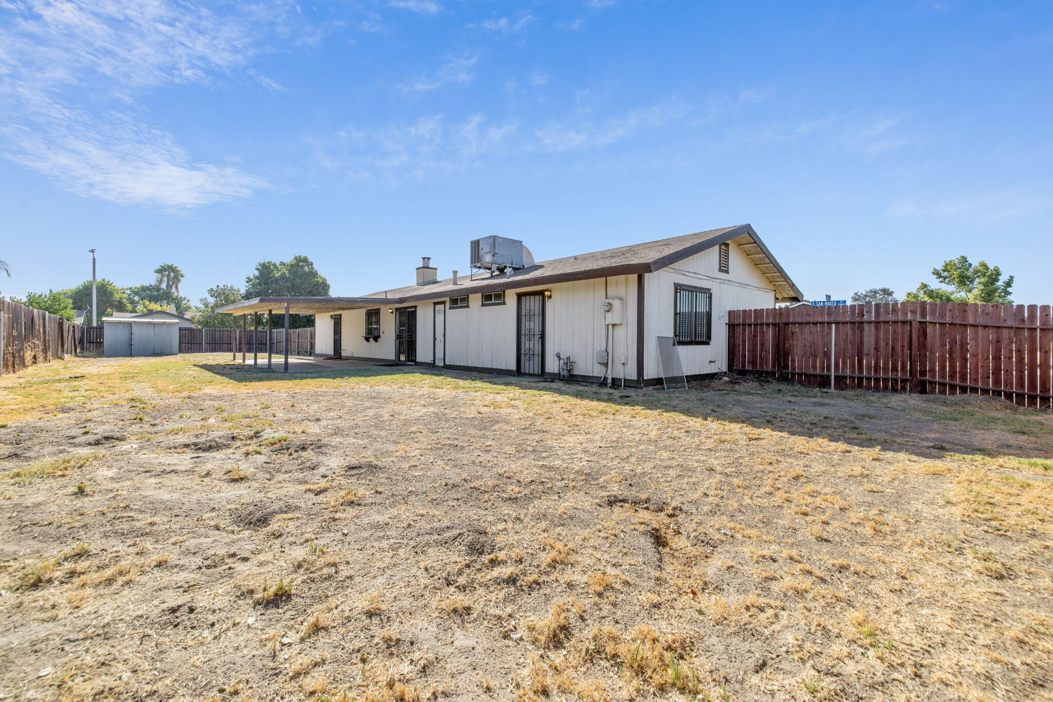 1296 W San Mateo Ave, Tulare, CA 93274