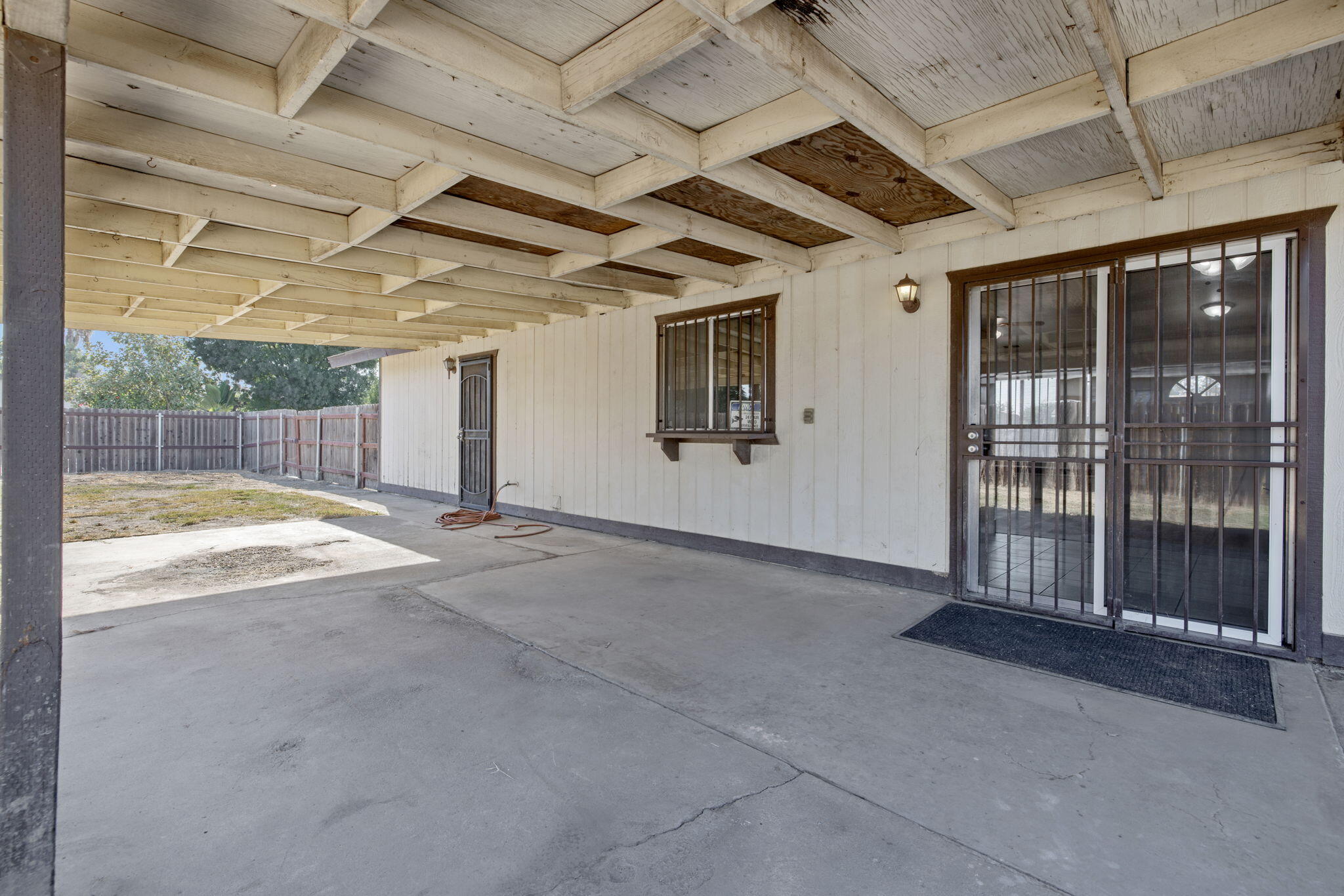 1296 W San Mateo Ave, Tulare, CA 93274