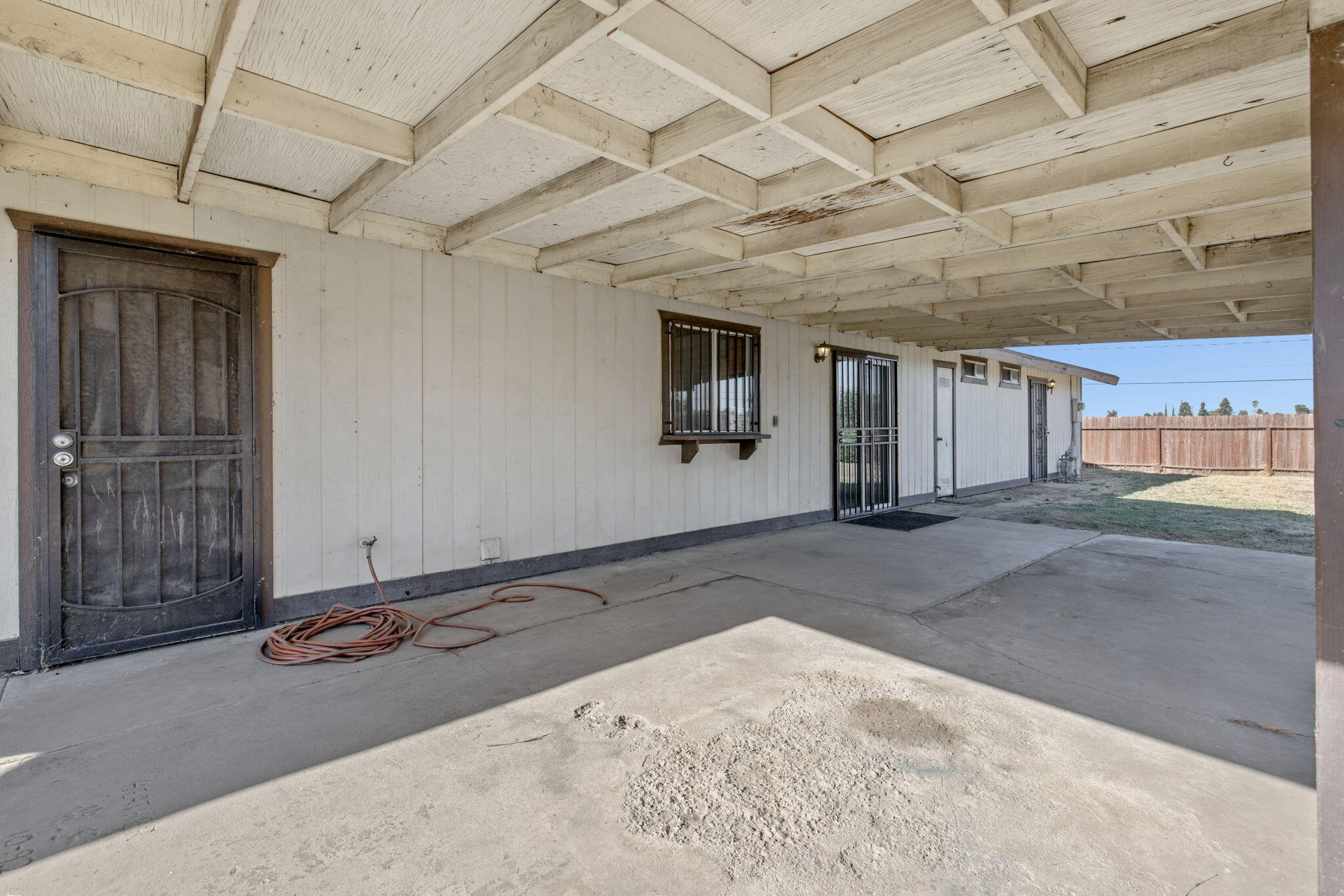 1296 W San Mateo Ave, Tulare, CA 93274