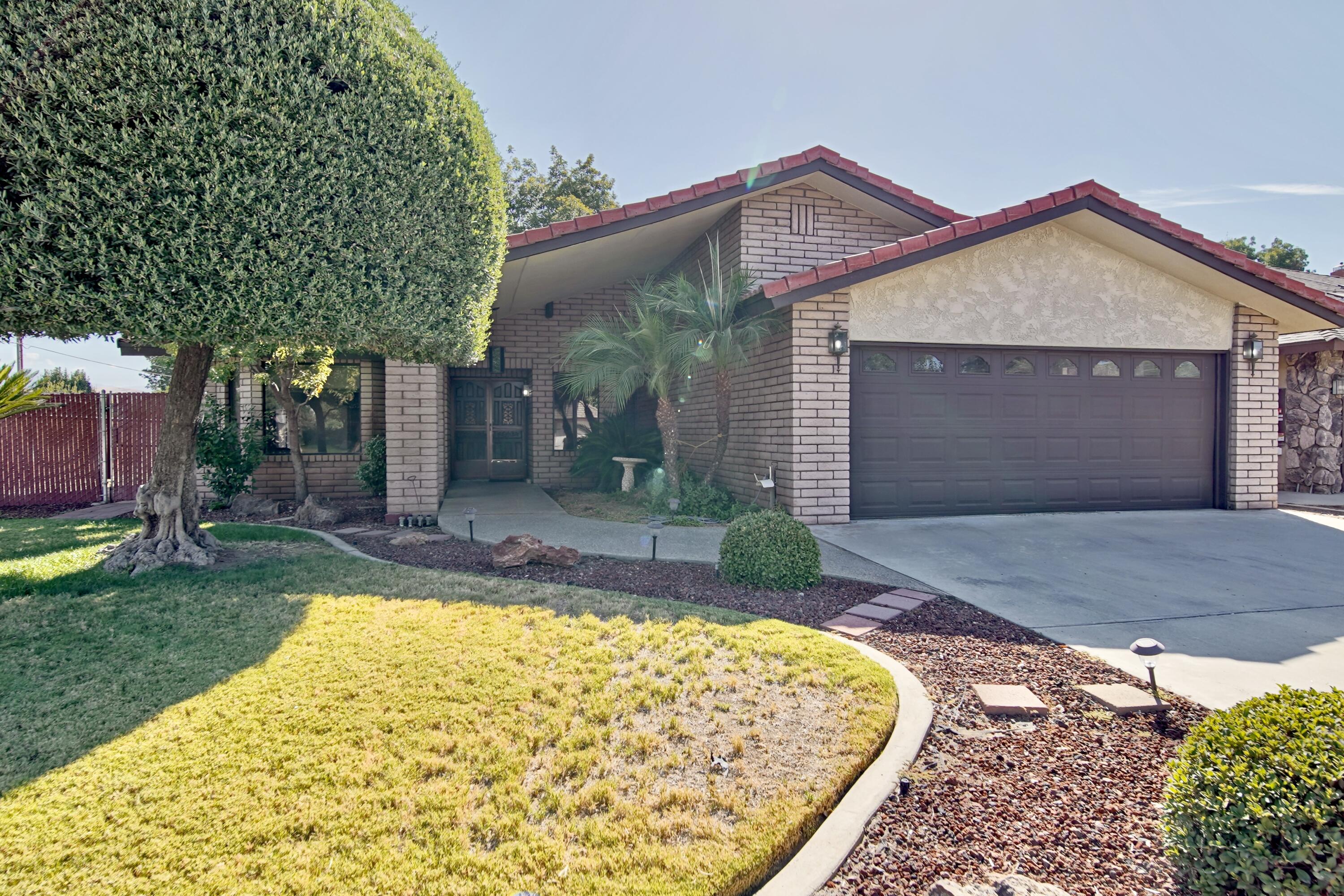1380 Lindale Pl, Porterville, CA 93257